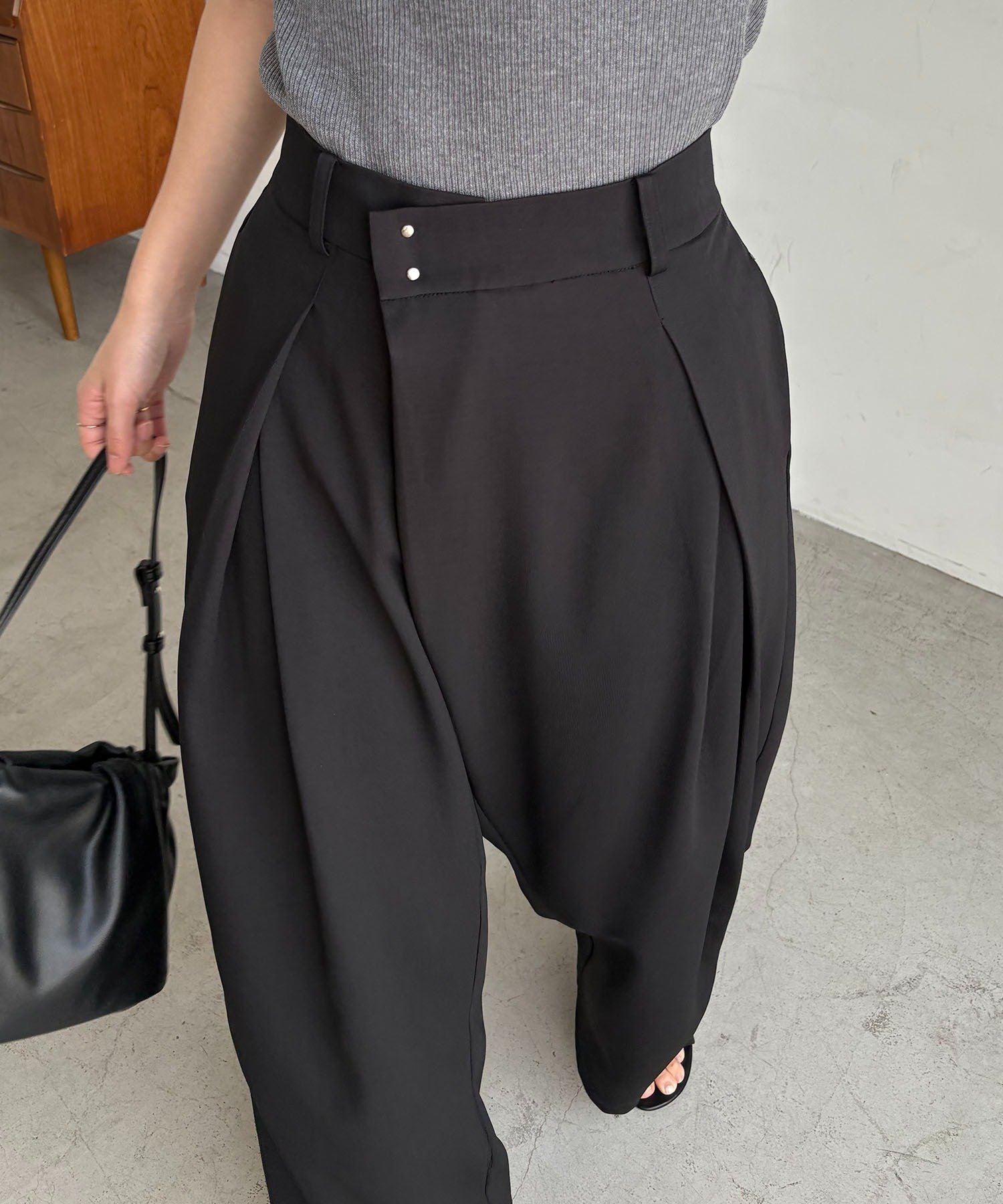 ホックベルトワイドパンツ カプリシュ レマージュ パンツ その他のパンツ ブラック ベージュ