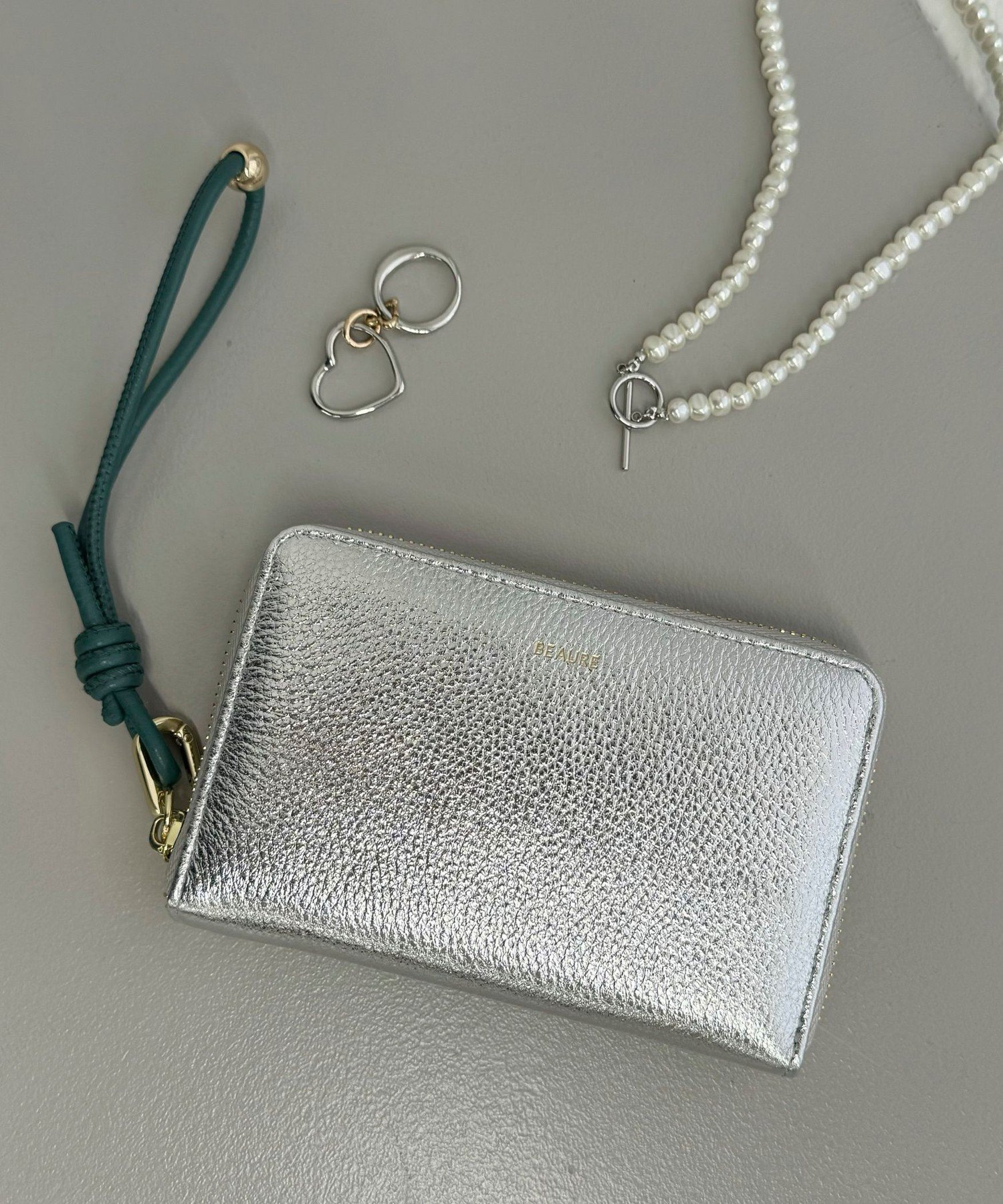 楽天Rakuten Fashionfredy emue 【WEB限定】【BEAURE/ビュレ】レザーストラップウォレット L フレディ アンド グロスター 財布・ポーチ・ケース 財布 ベージュ ブラック シルバー【送料無料】