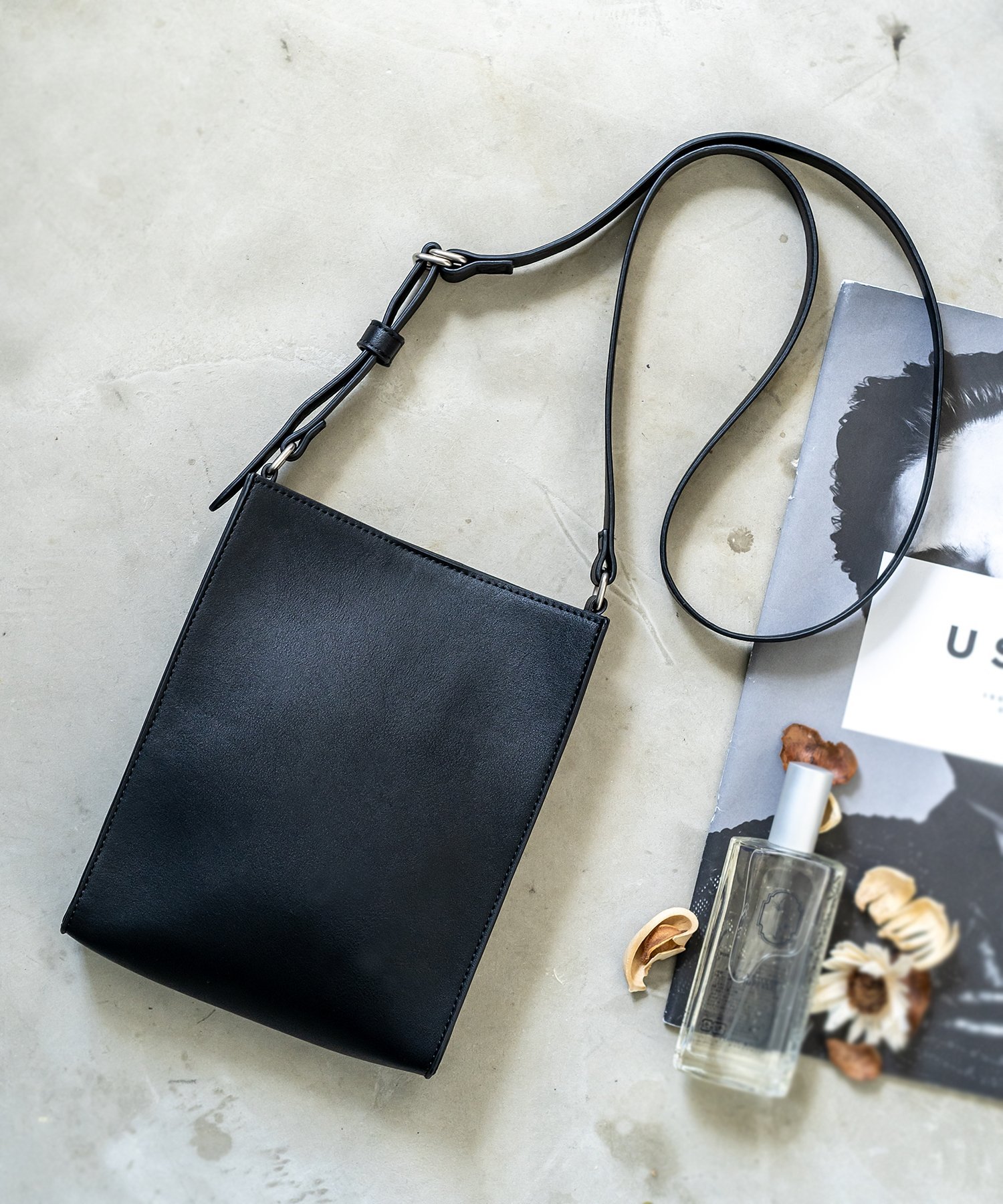 Rename Rename/(U)Rename ビッグ スクエア ショルダーバッグ デバイス バッグ ショルダーバッグ ブラック