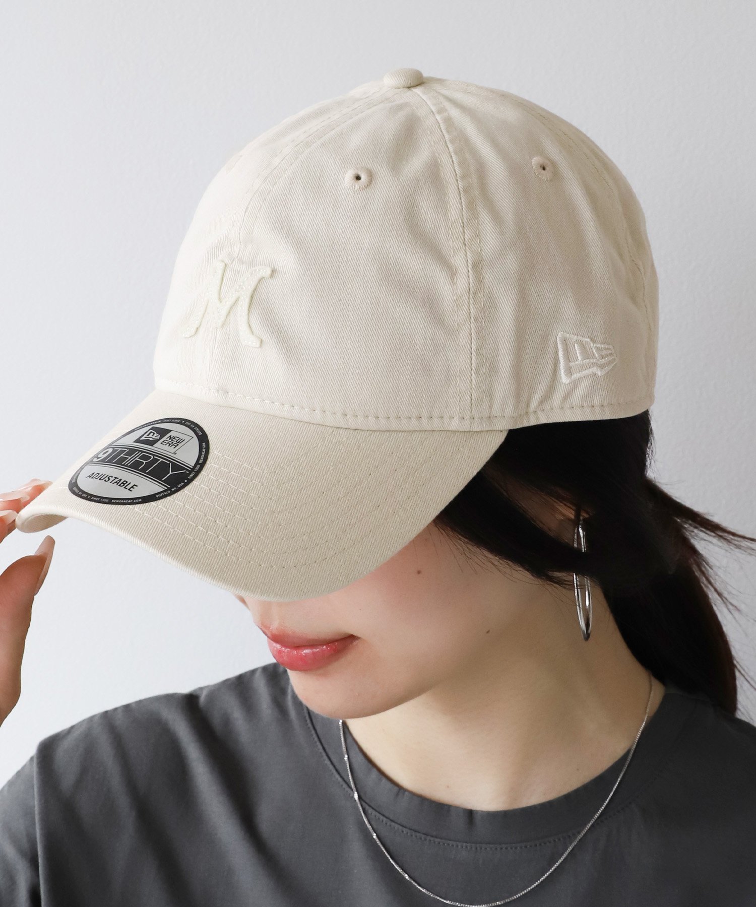 MICA&DEAL  "M"ロゴコラボレーションCAP マイカアンドディール 帽子 キャップ ホワイト