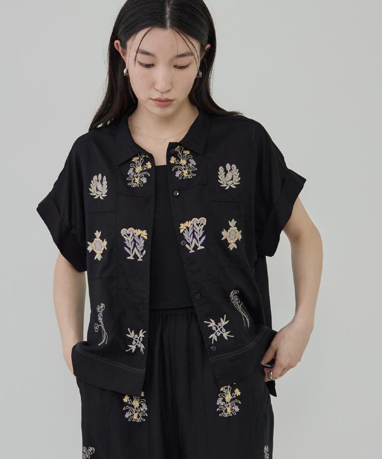 アート刺繍半袖シャツ【セットアップ可能】 ギャレスト トップス シャツ・ブラウス ブラック ホワイト