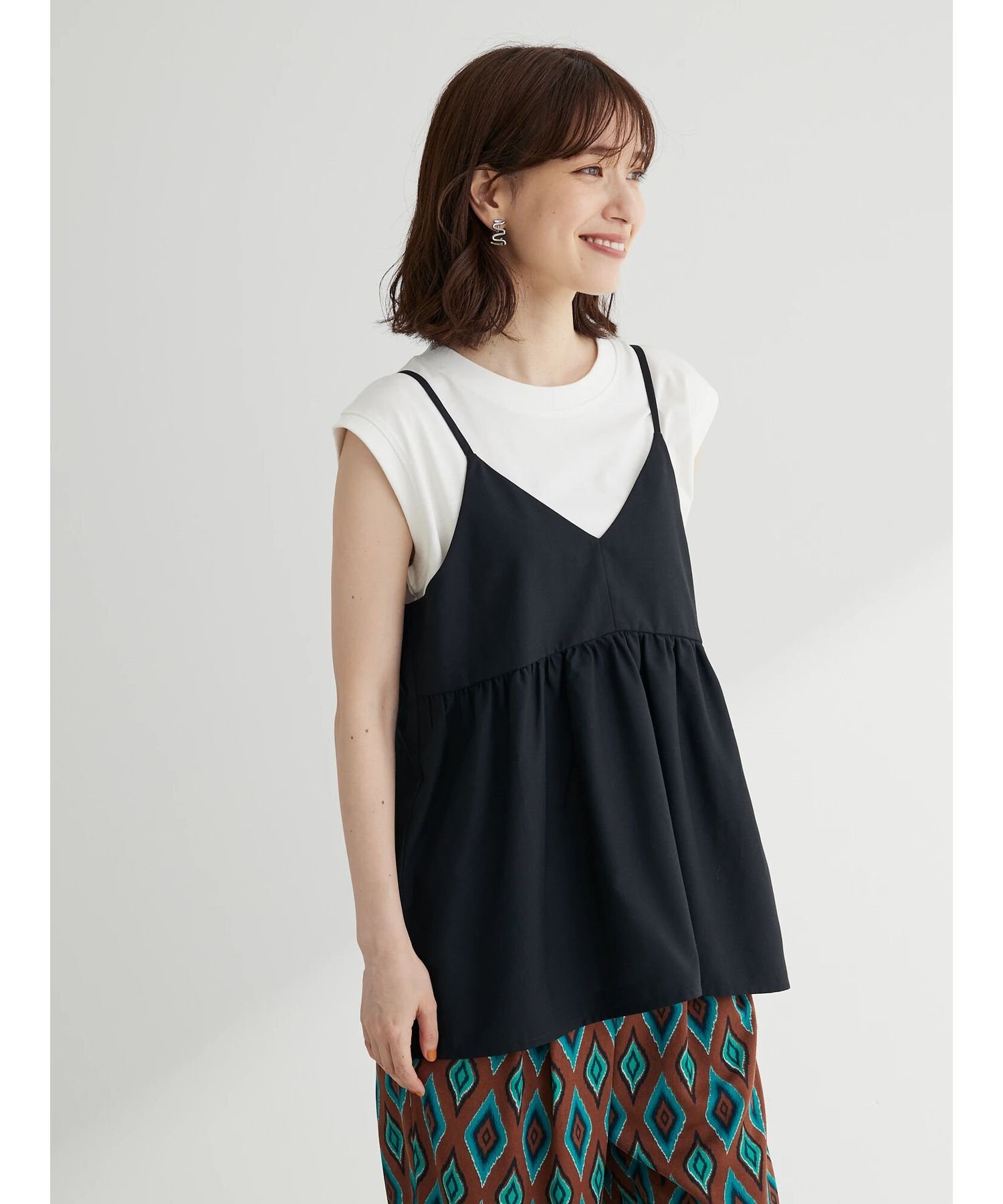 【SALE／70%OFF】Green Parks 切替ギャザーキャミソール グリーンパークス トップス ベスト・ジレ ブラック ブルーのサムネイル