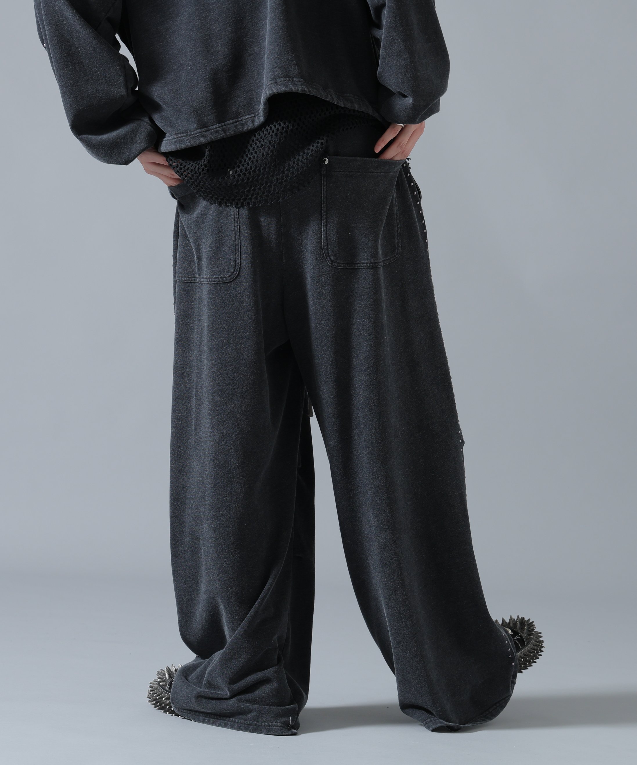 LHP DankeSchon/ダンケシェーン/STUDS SWEAT PANTS エルエイチピー パンツ その他のパンツ ブラック ブラウン