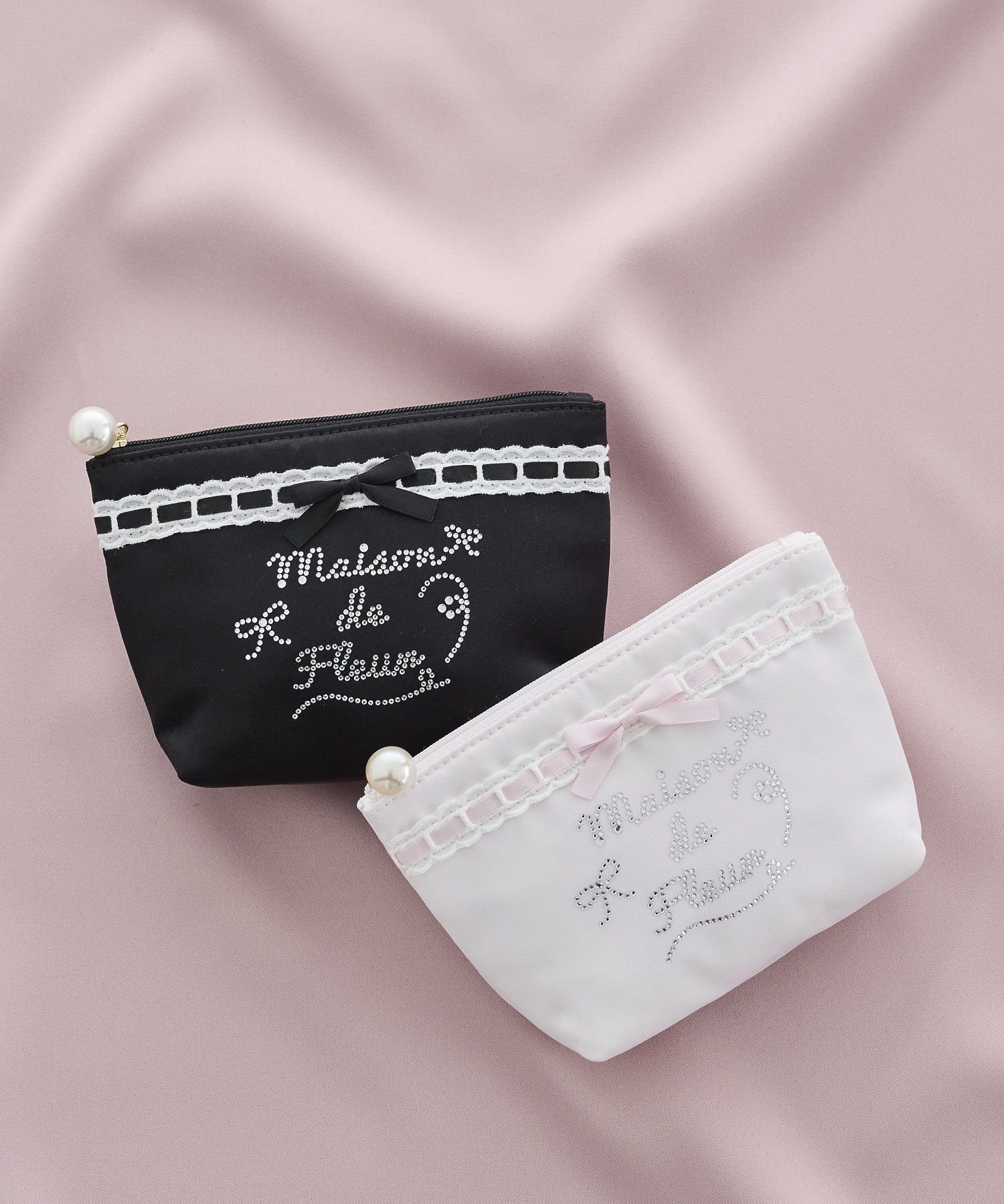 Maison de FLEUR サテンレースビジューロゴポーチ メゾン ド フルール 財布・ポーチ・ケース ポーチ ピンク ブラック