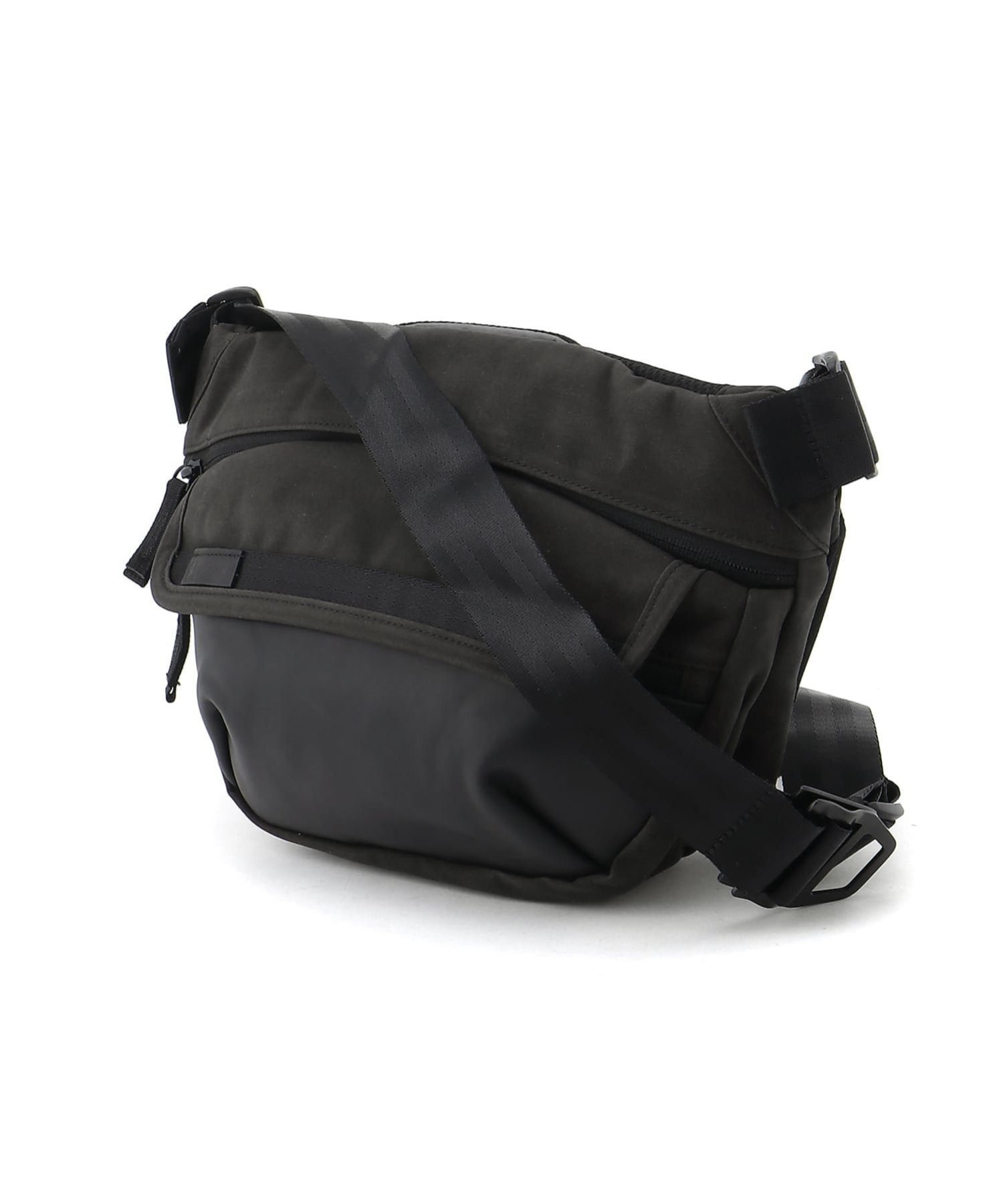 (M)BOT FLAP SLING 5L クローム バッグ ショルダーバッグ ブラック