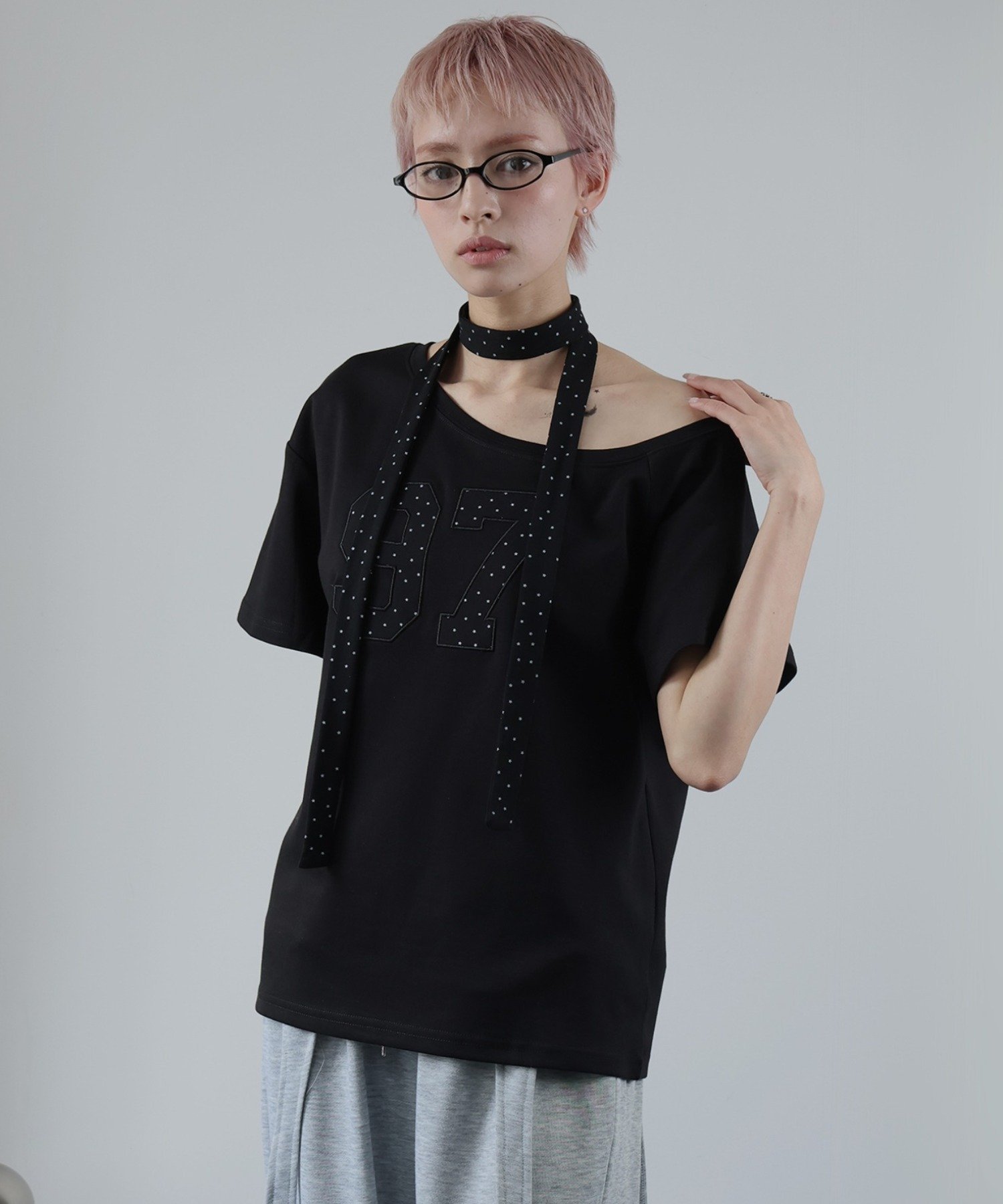 Doula Doula タイ付き ワンショルロゴTシャツ ドゥーラ ドゥーラ トップス カットソー・Tシャツ ブラック グレー ネイビー ホワイト