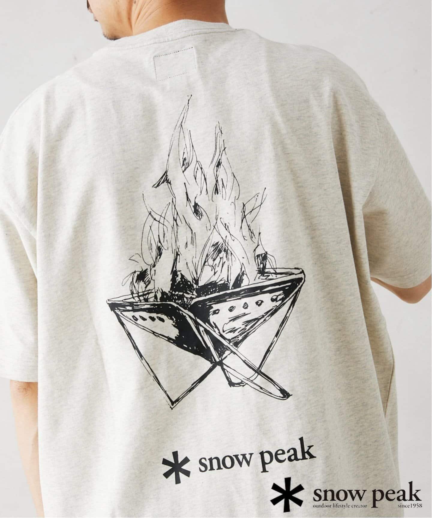 JOURNAL STANDARD relume 《追加予約》SNOWPEAK / スノーピーク 別注 Camp Fire プリントTシャツ ジャーナル スタンダード レリューム トップス カットソー Tシャツ ブラウン ホワイト グリーン【送料無料】