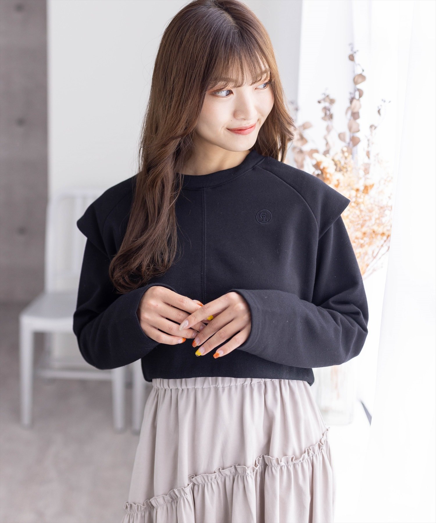 【SALE／40%OFF】clear 刺繍入り切替デザインショート丈スウェットトップス クリア トップス スウェット・トレーナー ブラック グレーのサムネイル