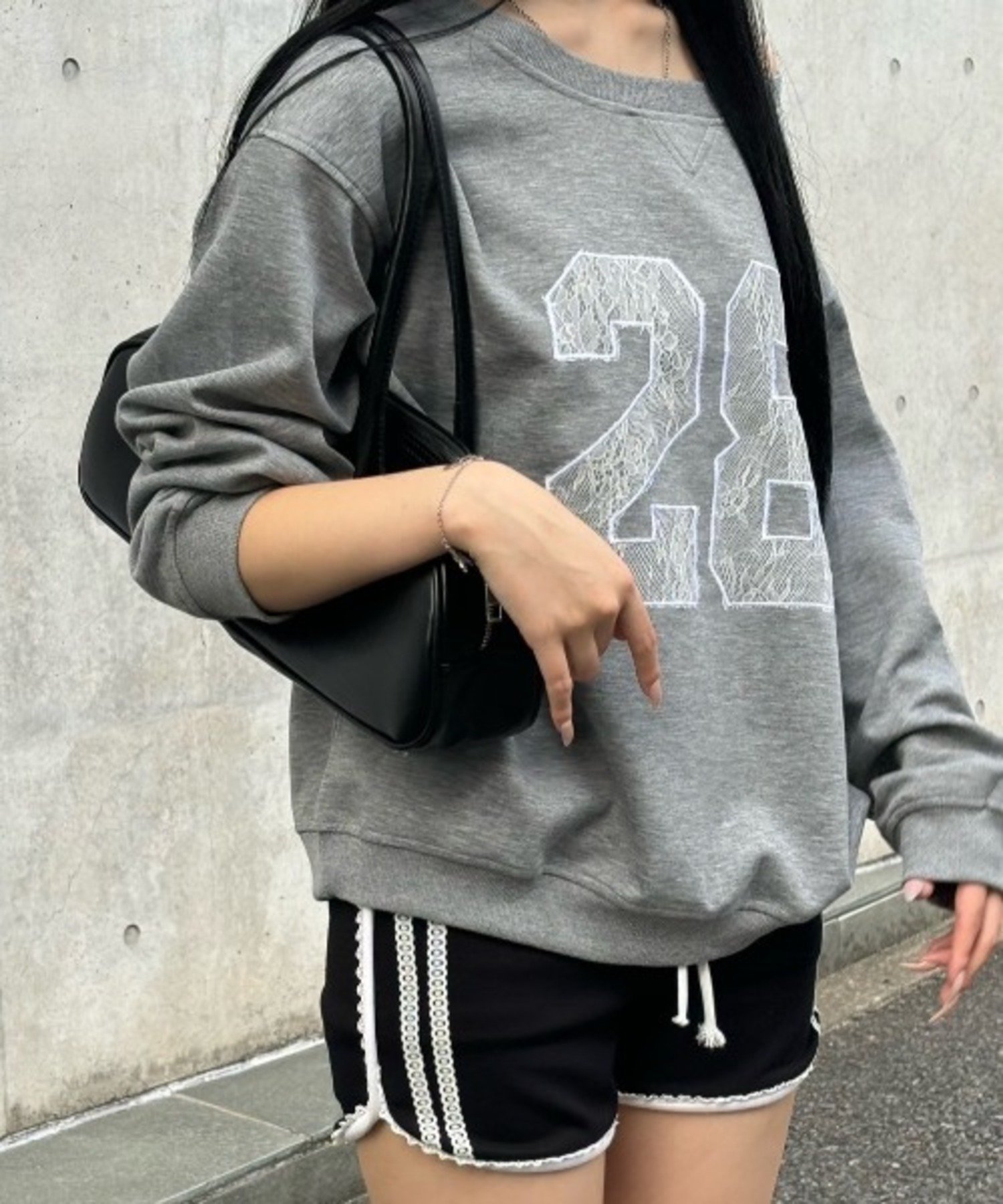Chikashitsu + 【Chikashitsu +】number 28 off shoulder sweat オフショルダー ロ...