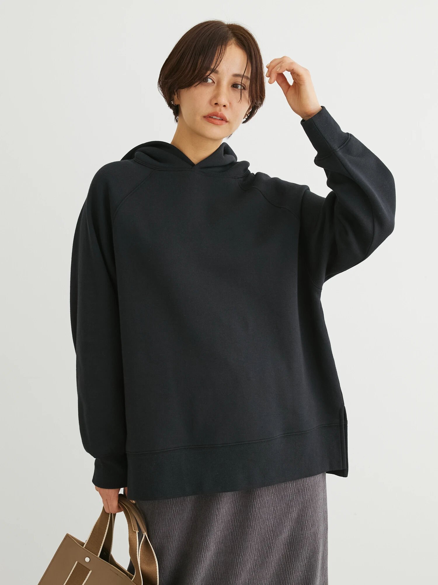 【SALE／60%OFF】Green Parks 裏起毛パーカー 23AW/レディース/ゆったり/体型カバー/フーディー/無地/ロゴ/サイドスリット グリーンパークス トップス カットソー・Tシャツ ブラック ベージュ グリーン ブルー ホワイトのサムネイル