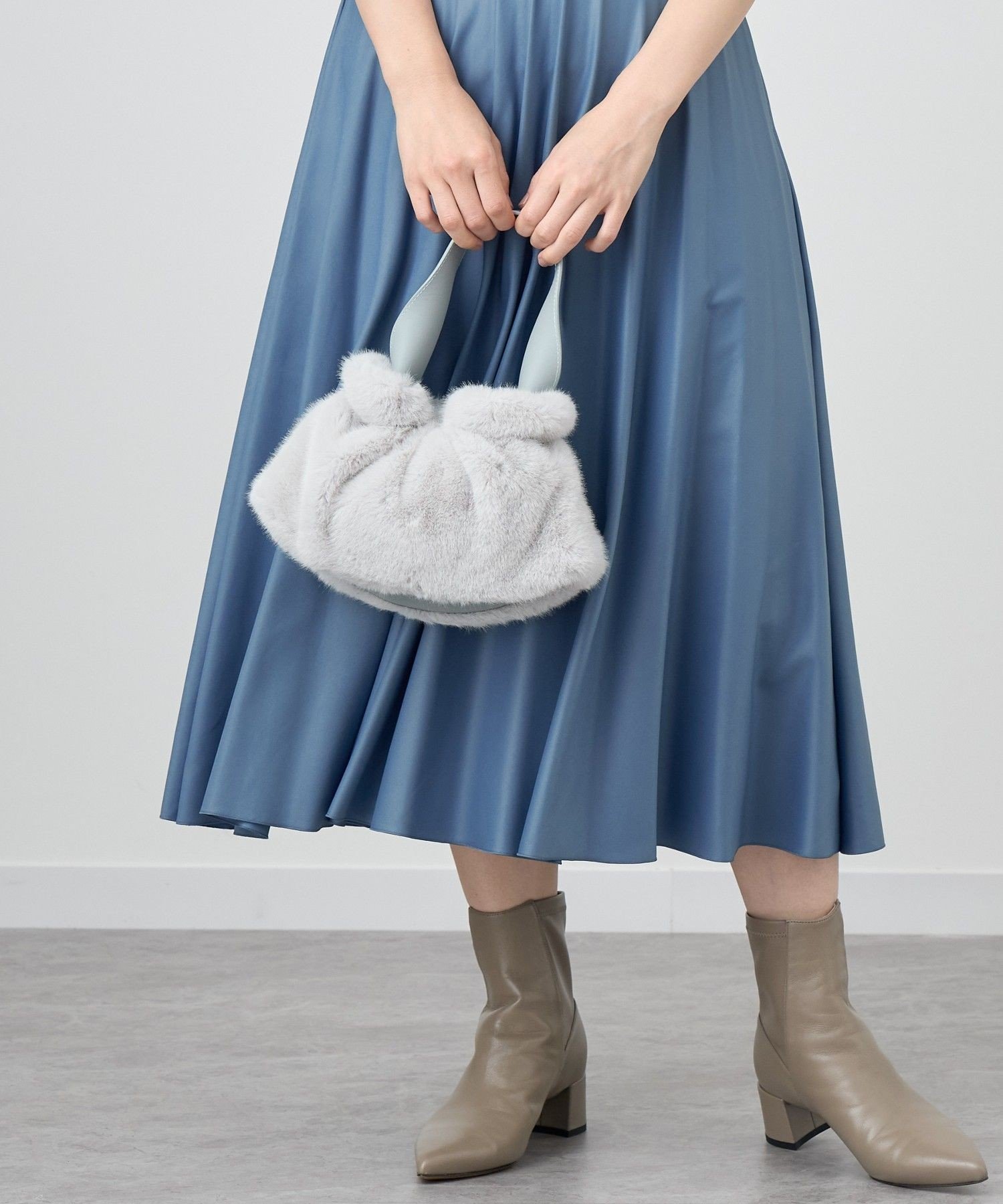 【SALE／30%OFF】ANAYI フェイクファーミニハンドバッグ アナイ バッグ ハンドバッグ ベージュ グレー ブルー【送料無料】のサムネイル