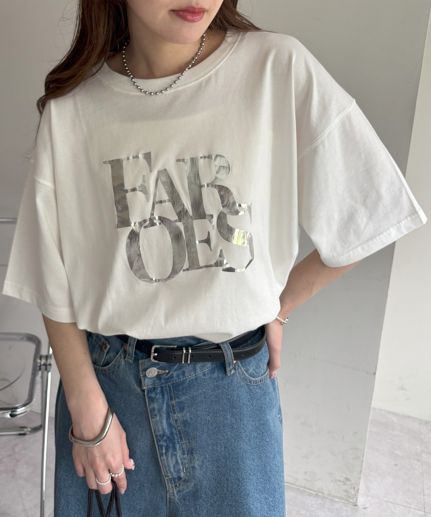 【WEB限定】ヒビワレロゴ箔プリントTシャツ《ユニセックス》 ディスコート トップス カットソー・Tシャツ ホワイト グレー