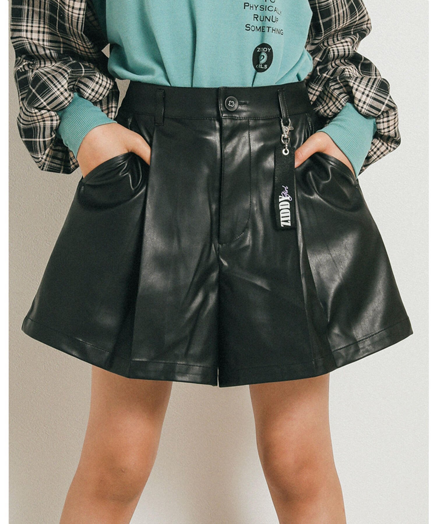 【SALE／60%OFF】ZIDDY 【 ニコ☆プチ 掲載 】 タグ キーホルダー 付 レザー 風 合皮 ショートパンツ (130~160cm) ベベ オンライン ストア パンツ その他のパンツ ブラック