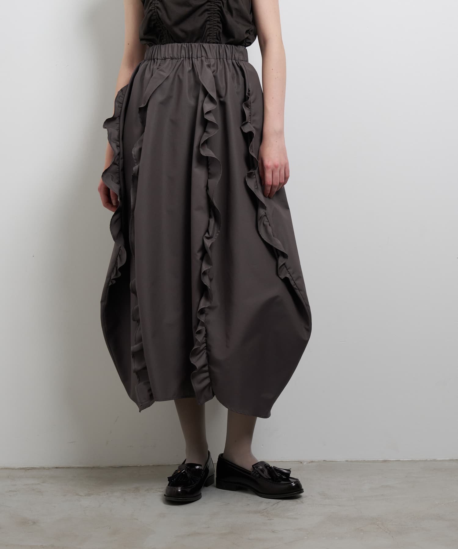 LANVIN en Bleu フリルコクーンスカート ランバンオンブルー スカート その他のスカート ブラック グレー【送料無料】