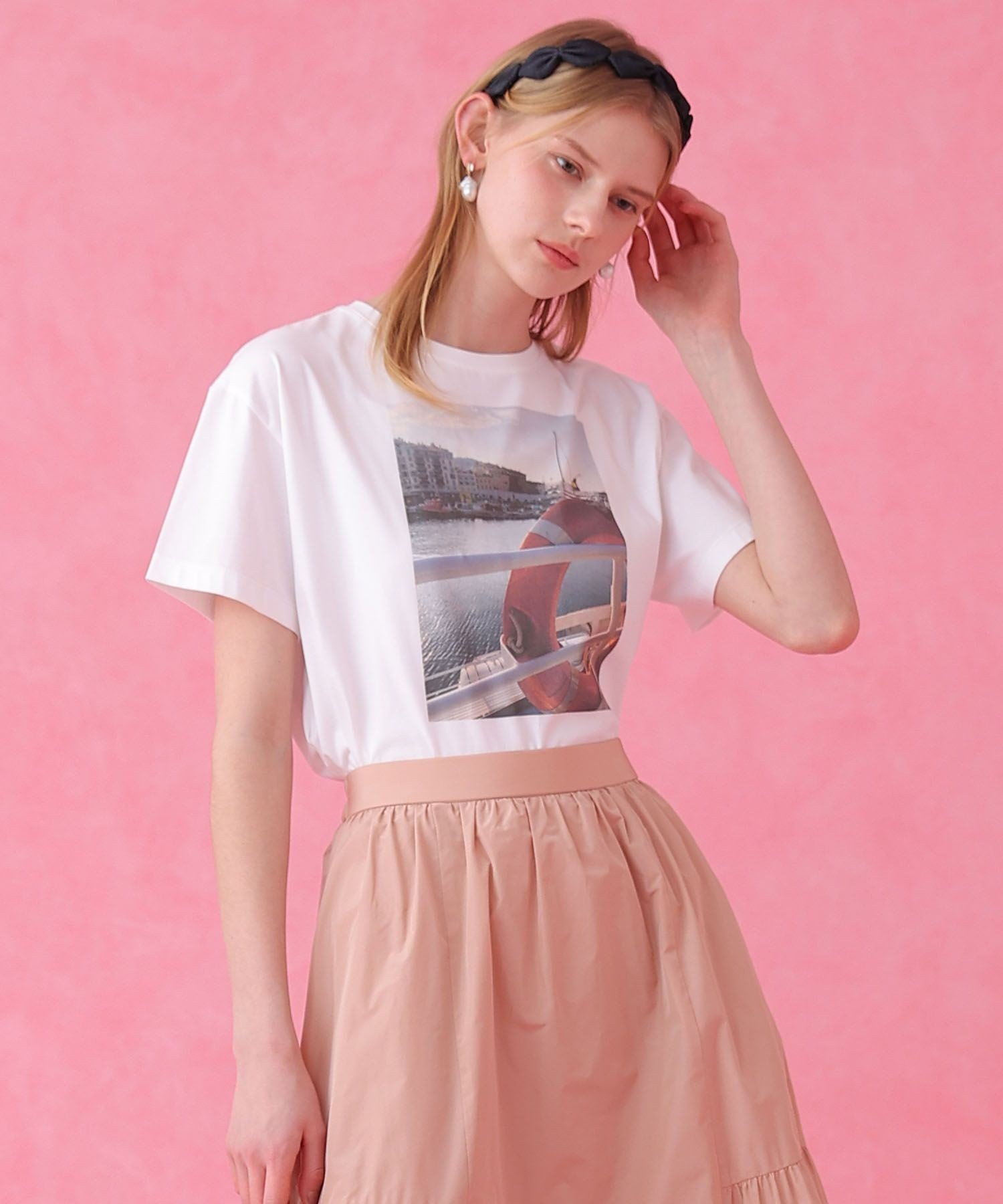 コットン天竺フォトプリントTシャツ アナイ トップス カットソー・Tシャツ ホワイト