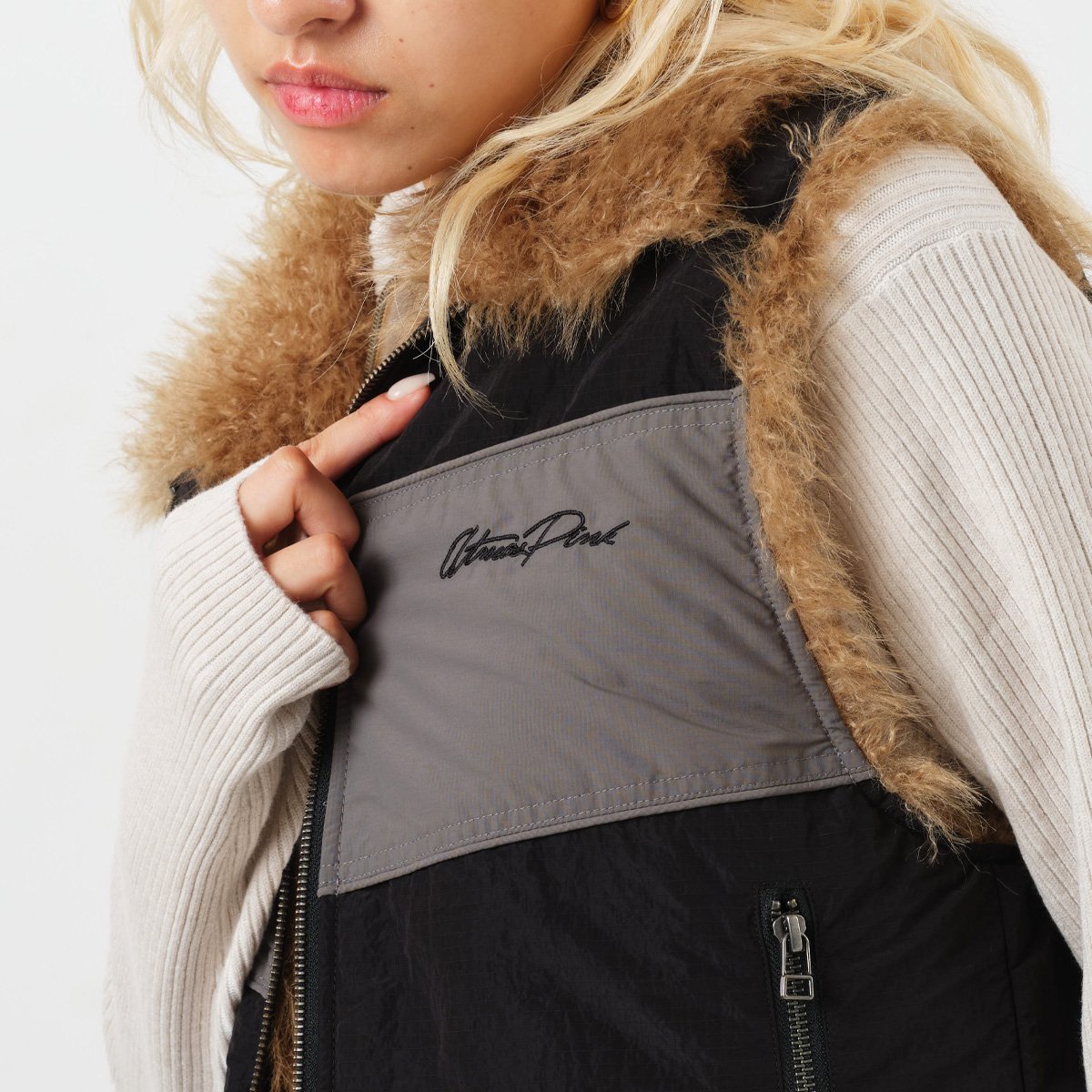atmos pink atmos pink Reversible Nylon Vest BLACK アトモス ジャケット・アウター その他のジャケット・アウター ブラック