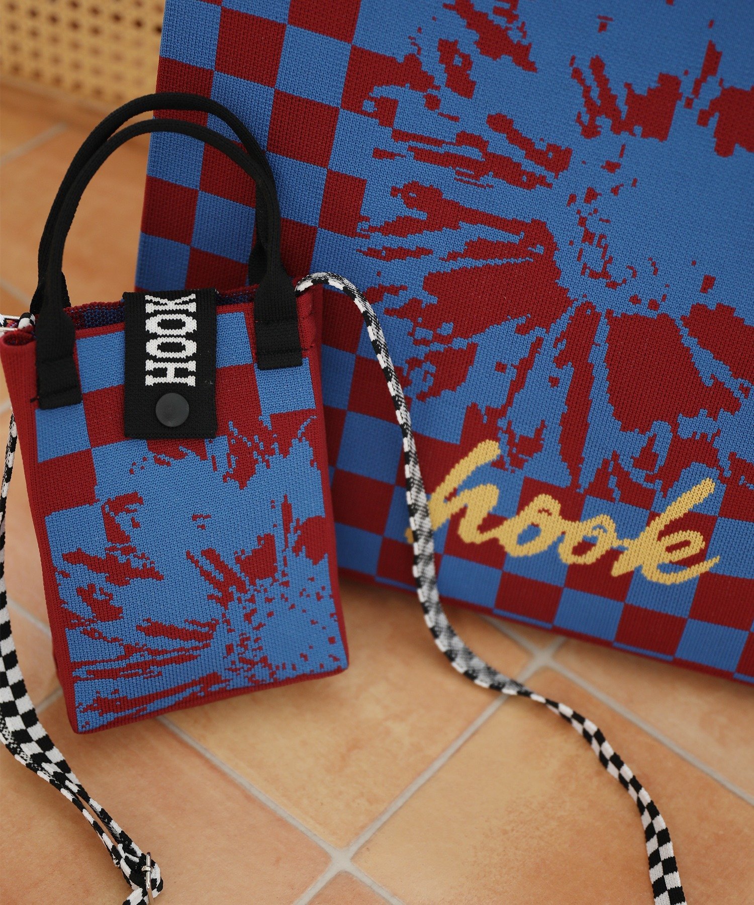 HOOK HOOK -original-/ポップマーガレット総柄ミニショルダーバッグスマホバッグ アイモハ バッグ ショルダーバッグ レッド ブルー ブラック イエロー