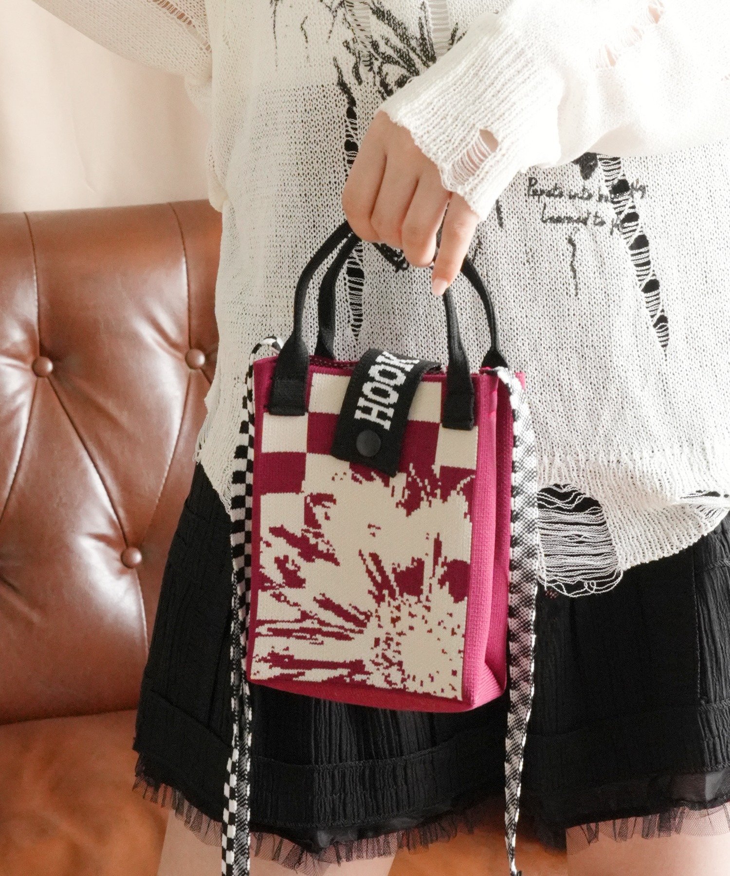 HOOK HOOK -original-/ポップマーガレット総柄ミニショルダーバッグスマホバッグ アイモハ バッグ ショルダーバッグ レッド ブルー ブラック イエロー