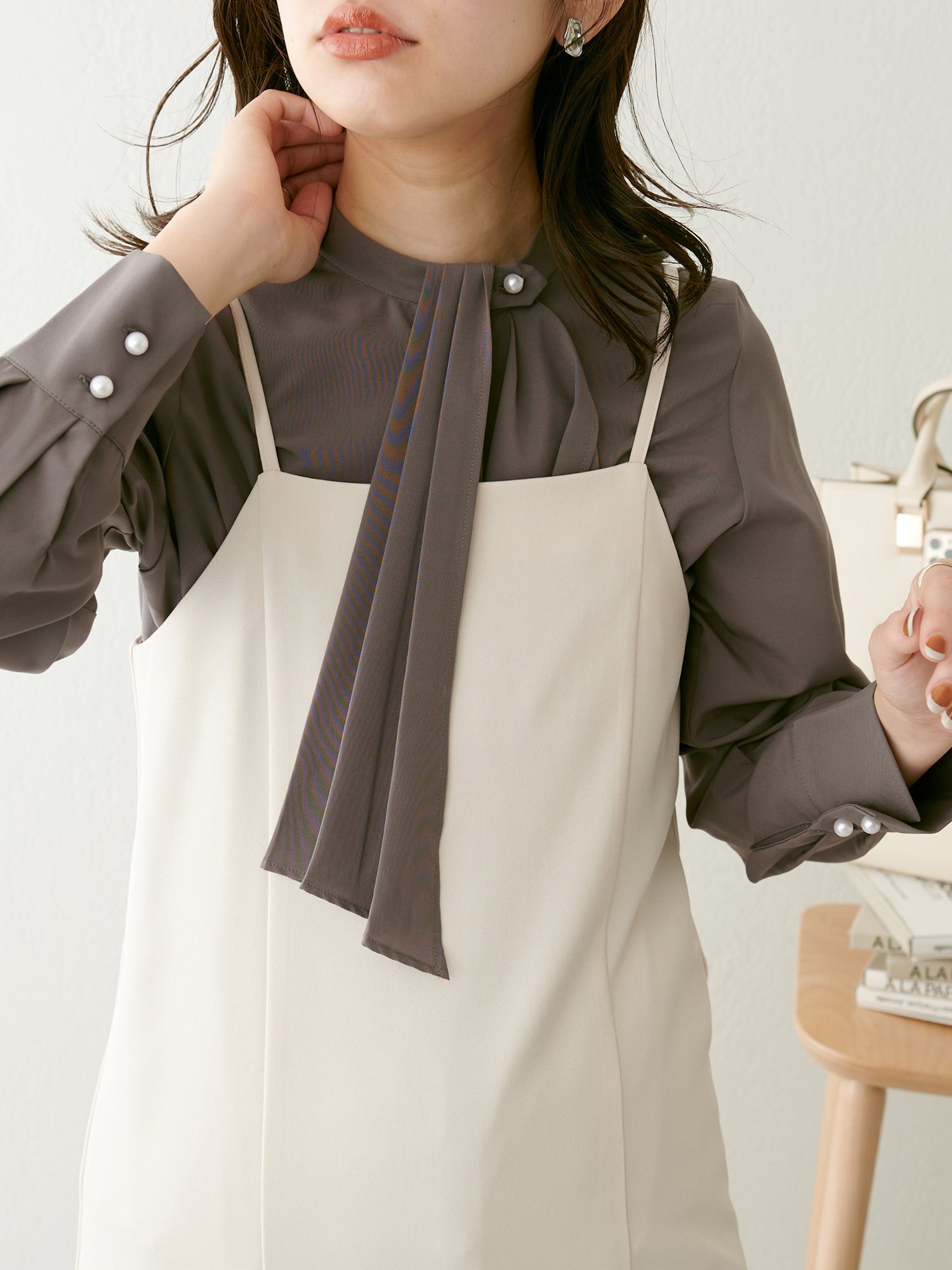 natural couture リバイバルアイテム/WEB限定/ドレープスカーフタイ2WAYブラウス ナチュラルクチュール トップス シャツ・ブラウス ブラウン ホワイト グレー ブルー ネイビー オレンジのサムネイル