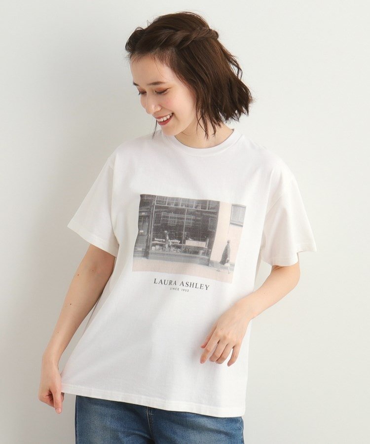 LAURA ASHLEY HOME 【STORY掲載!/大人気!日本製/Laura Ashley ヒストリーフォト】 第一号店 フォトTシャツ ローラ アシュレイ トップス カットソー・Tシャツ グレー ホワイト