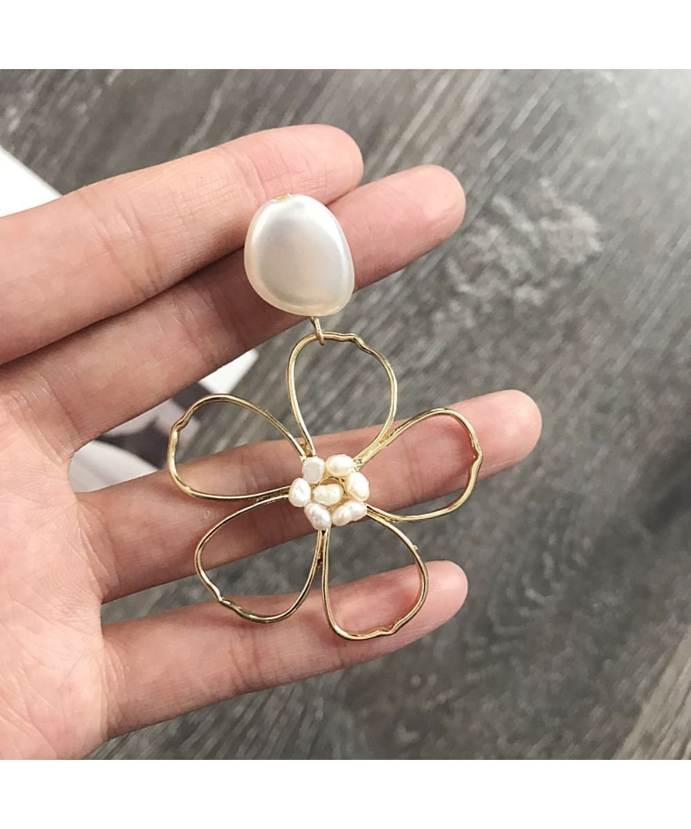 【SALE／47%OFF】Forcement 女性らしいデザインのホローフラワーピアス 可愛い お花 パール 華やか メゾンドラティール アクセサリー・腕時計 ピアス ゴールド