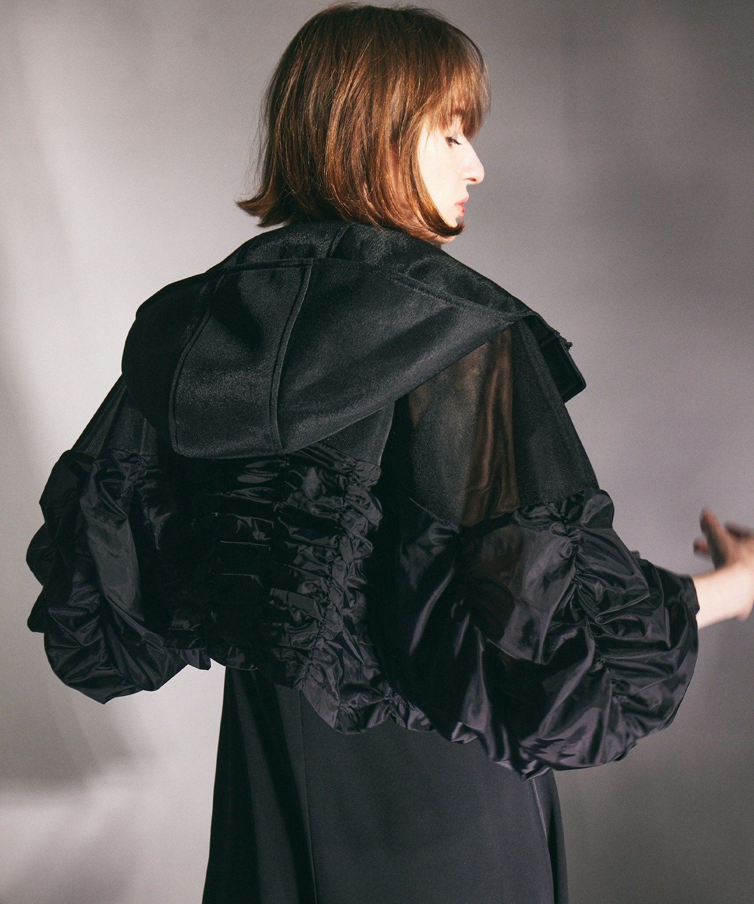SHEER GATHER SHORT BLOUSON アウラアイラ ジャケット・アウター ブルゾン・ジャンパー ブラック イエロー