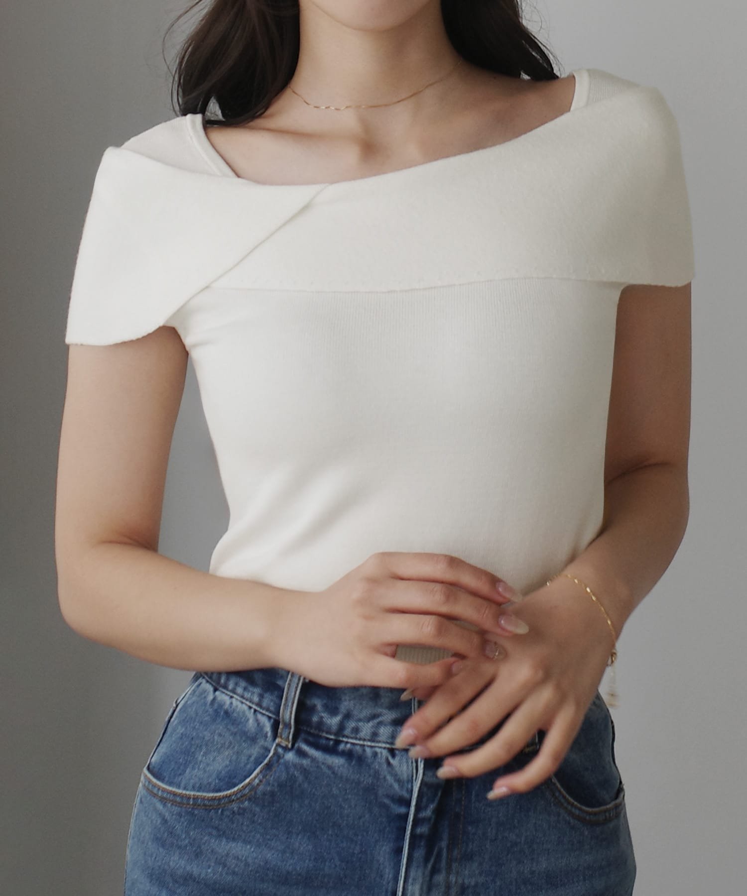 JUNOAH Louere アシメオフショル風ニットトップス ジュノア トップス ニット ブラック ホワイト