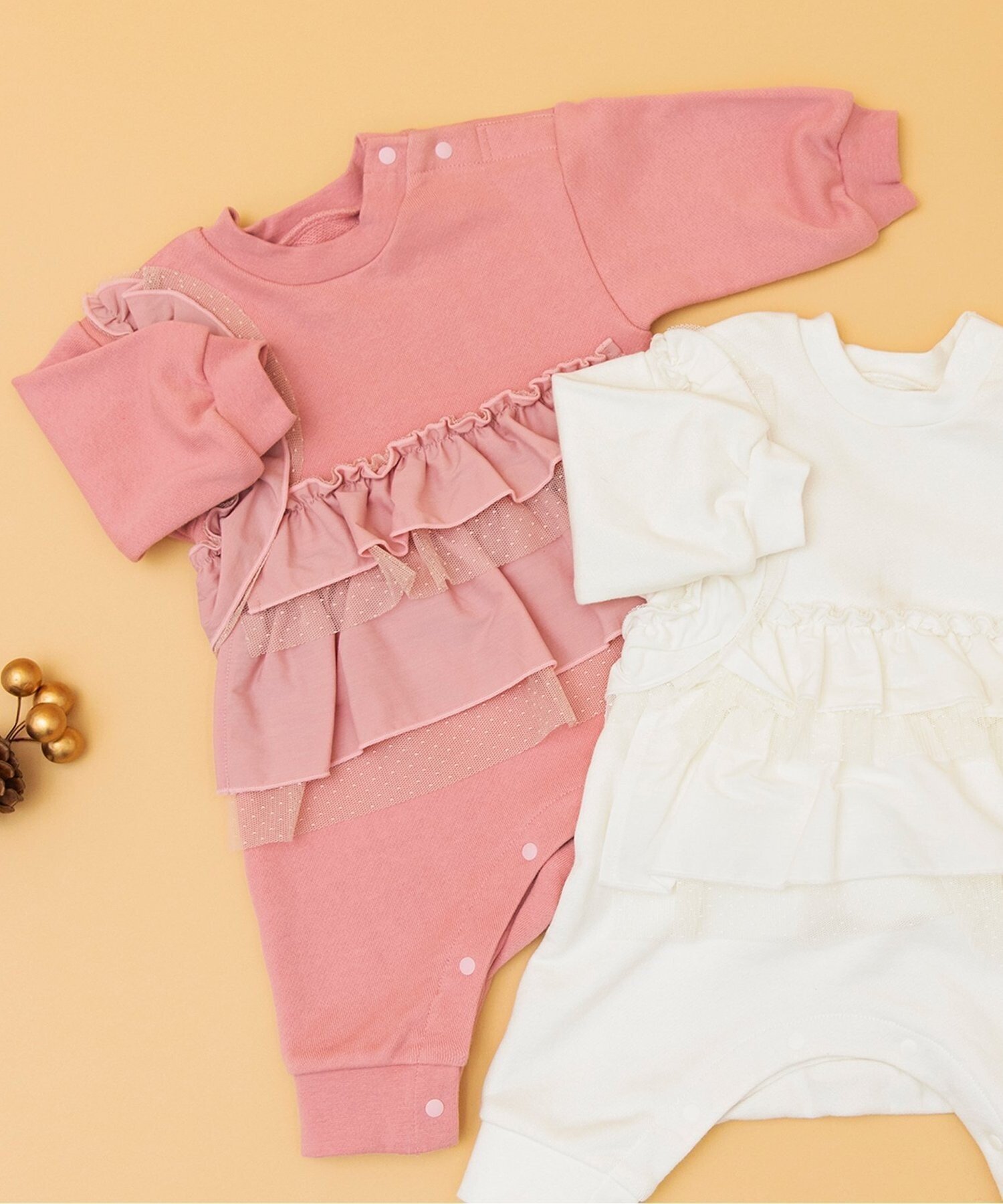 【SALE／20%OFF】BREEZE Bpop フリルドッキングカバーオール エフオーオンラインストア マタニティウェア・ベビー用品 ロンパース・カバーオール ホワイト ピンクのサムネイル