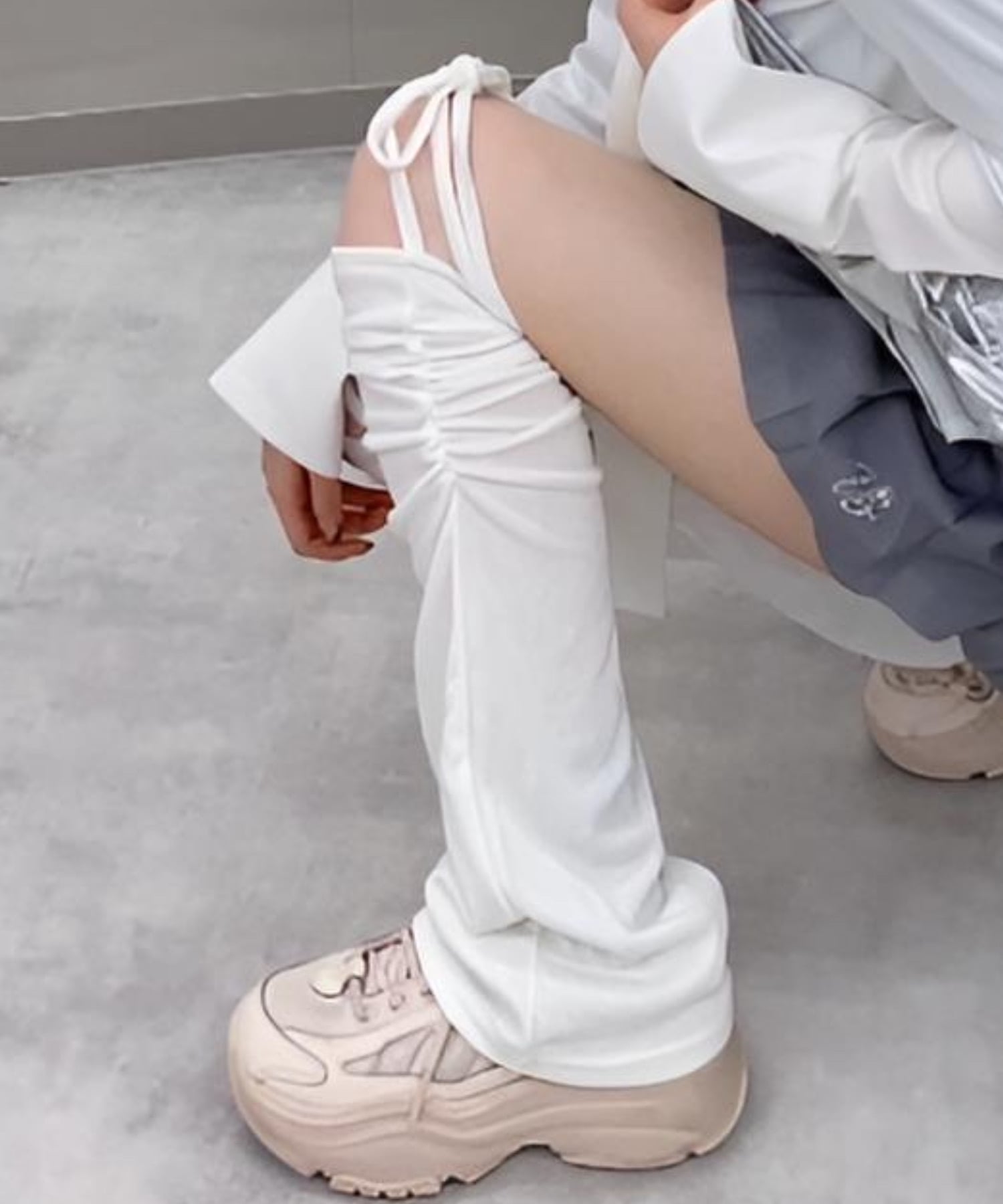 nmtc + 【nmtc +】ribbon legwarmer ネバーマインドザエックスユー／チカシツプラス 靴下・レッグウェア レッグウォーマー ブラック ホワイト グレー【送料無料】