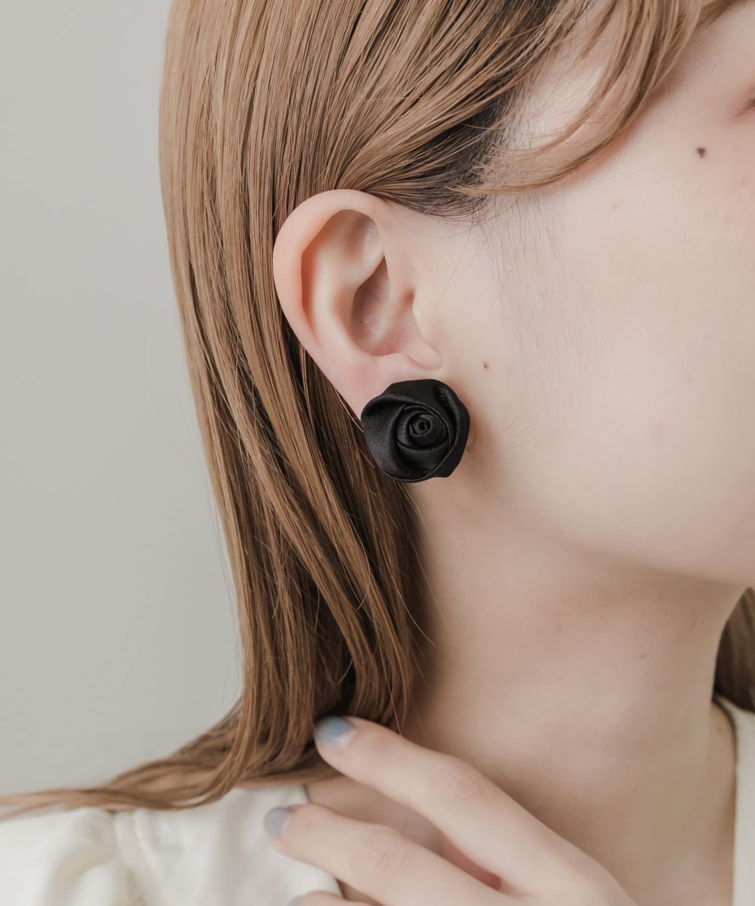 【SALE/50%OFF】SMELLY サテンローズイヤリング スメリー アクセサリー・腕時計 イヤリング・イヤーカフ ブラック