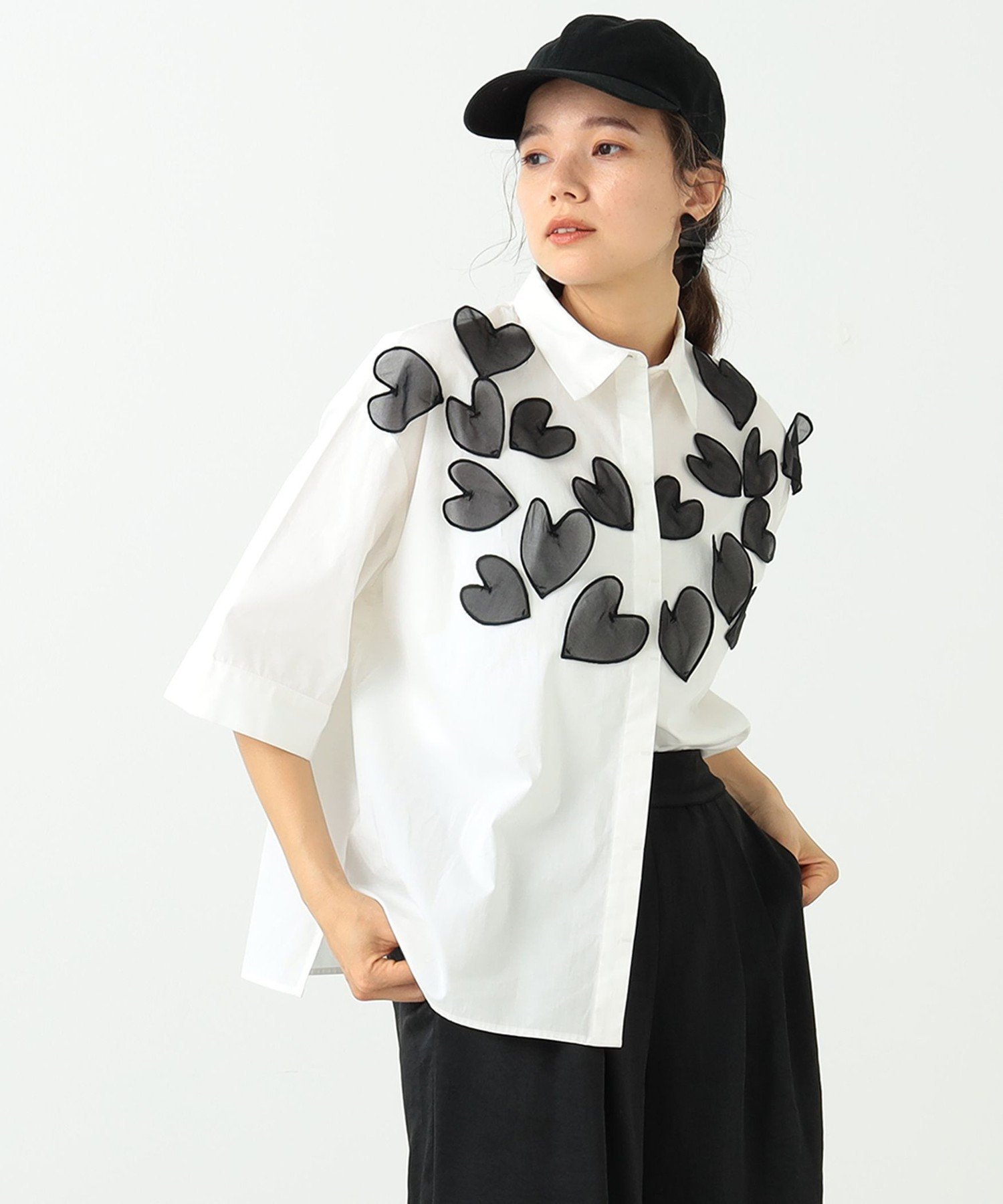 【SALE／50%OFF】CAROLINA GLASER 【8/17新規値下げ】CAROLINA GLASER / ハートモチーフ シャツ カロリナ グレイサー トップス シャツ・ブラウス グレー【送料無料】のサムネイル