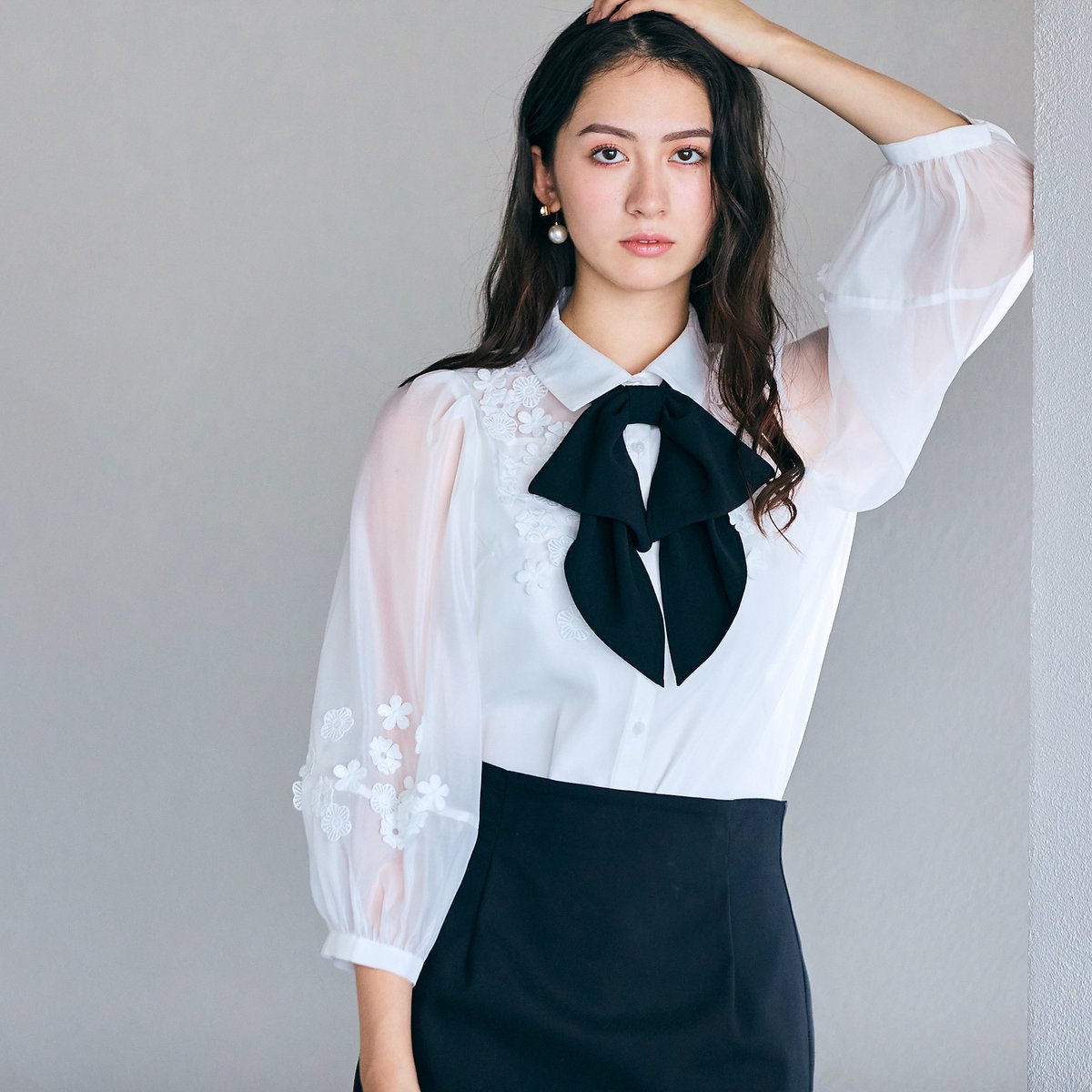 Audie a Muses 花モチーフ&リボンタイブラウス ローズティアラ トップス シャツ・ブラウス ブラック ホワイト【送料無料】