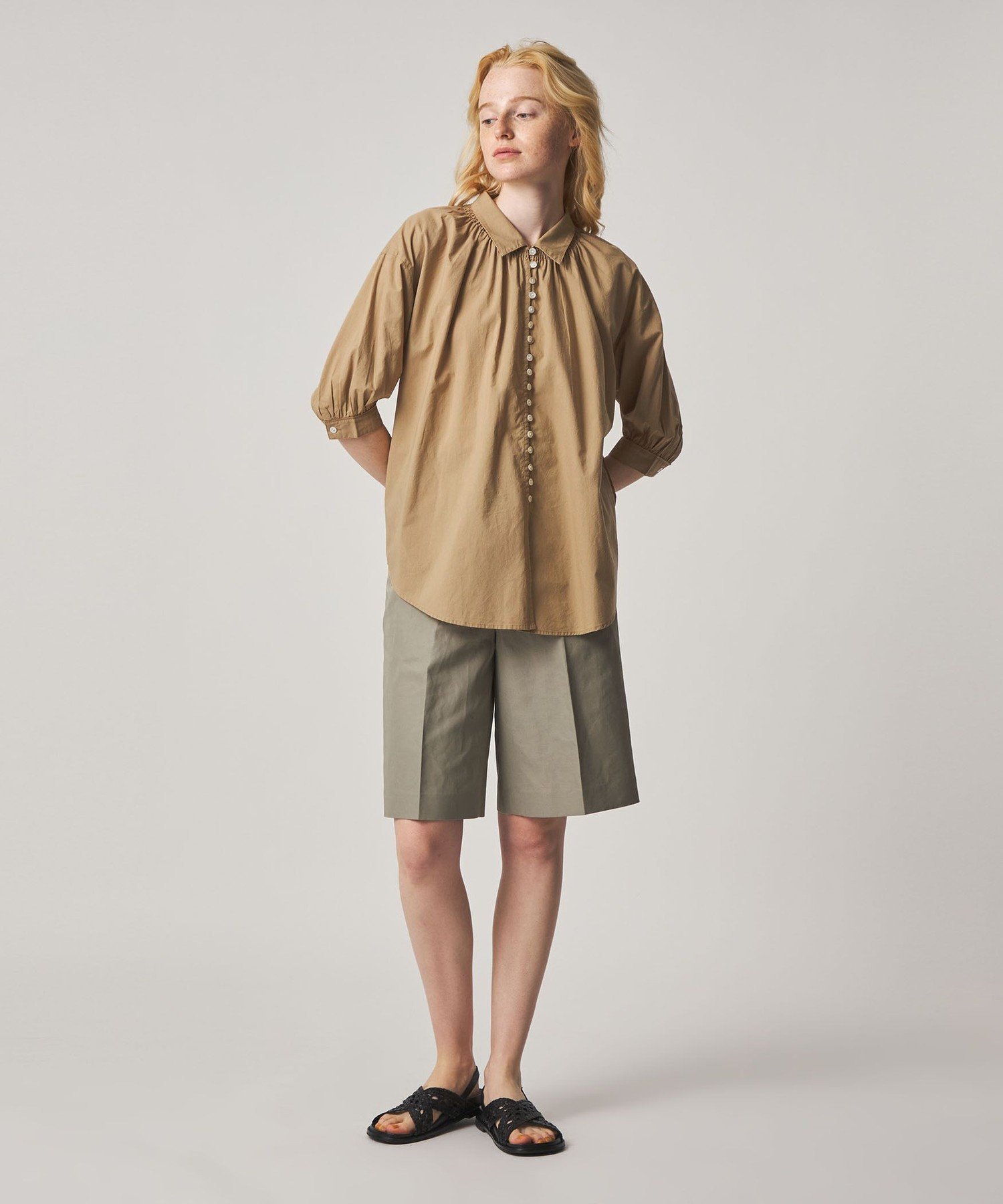 【SALE／30%OFF】Steven Alan ＜Steven Alan＞コットン ポプリン ギャザー ブラウス ビューティー＆ユース　ユナイテッドアローズ トップス シャツ・ブラウス ブラック ベージュ【送料無料】 stylife-15698356 Rakuten Fashion サンプル画像3