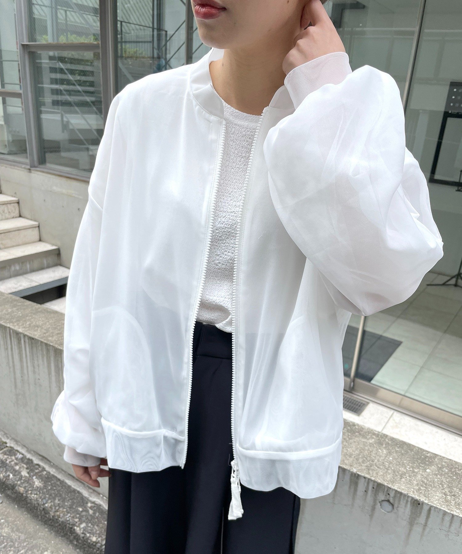 AULA AILA BACK PLEATS BLOUSON アウラアイラ ジャケット・アウター ブルゾン・ジャンパー ホワイト グレー ブラック【送料無料】のサムネイル