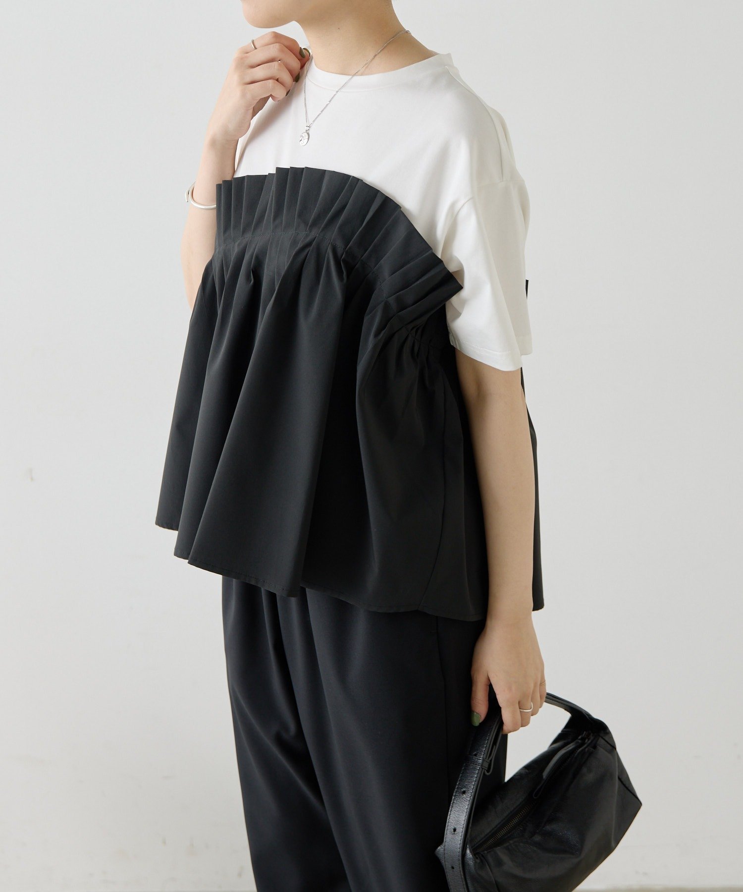フリルTシャツ【SUM1 STYLE】 イア パピヨネ トップス カットソー・Tシャツ ブラック