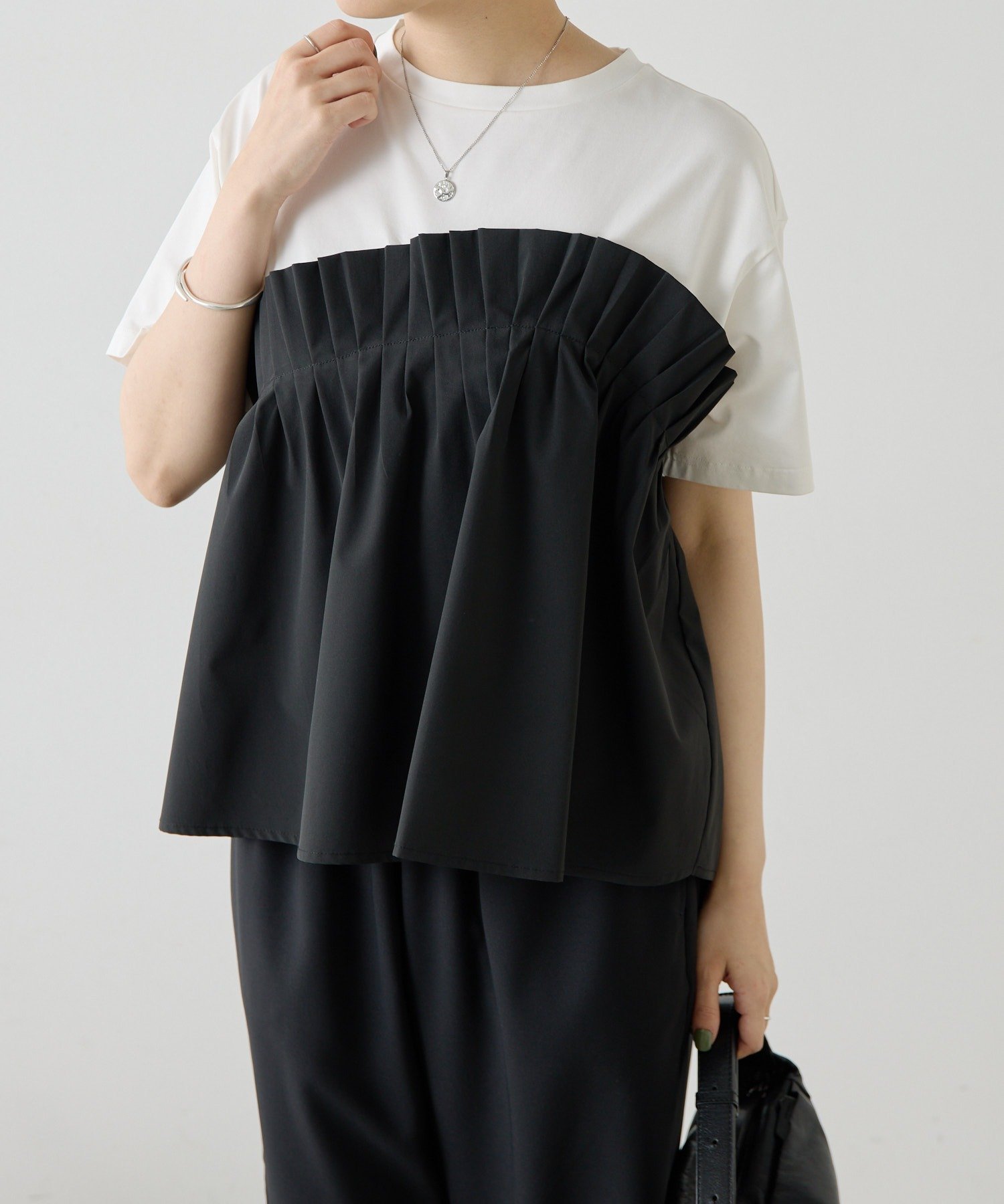 フリルTシャツ【SUM1 STYLE】 イア パピヨネ トップス カットソー・Tシャツ ブラック