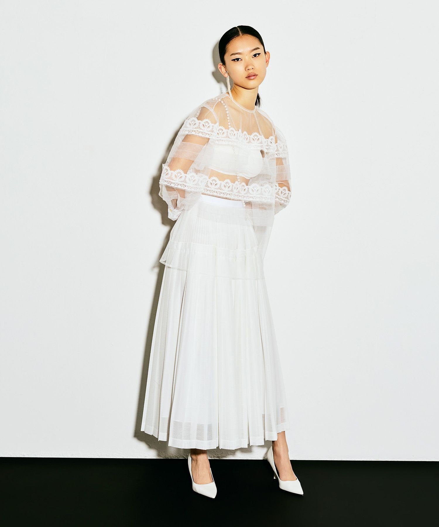 LOULOU WILLOUGHBY 【LOULOU WILLOUGHBY】チュールレースブラウス アルアバイル トップス シャツ・ブラウス ホワイト ブラック