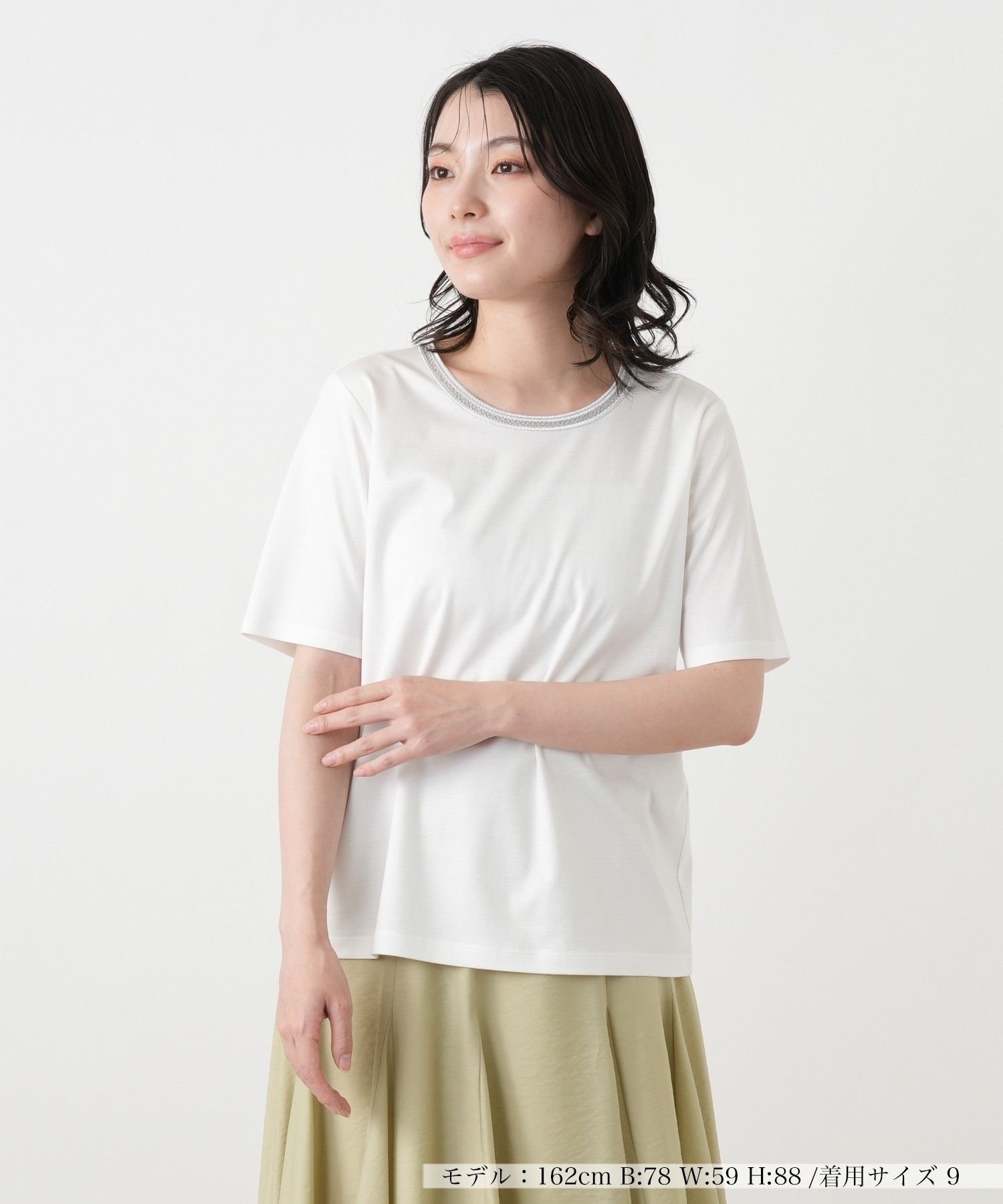 Leilian 刺繍クルーネックカットソー【Leilian WHITE LABEL】 レリアン トップス カットソー・Tシャツ ホワイト ブラック