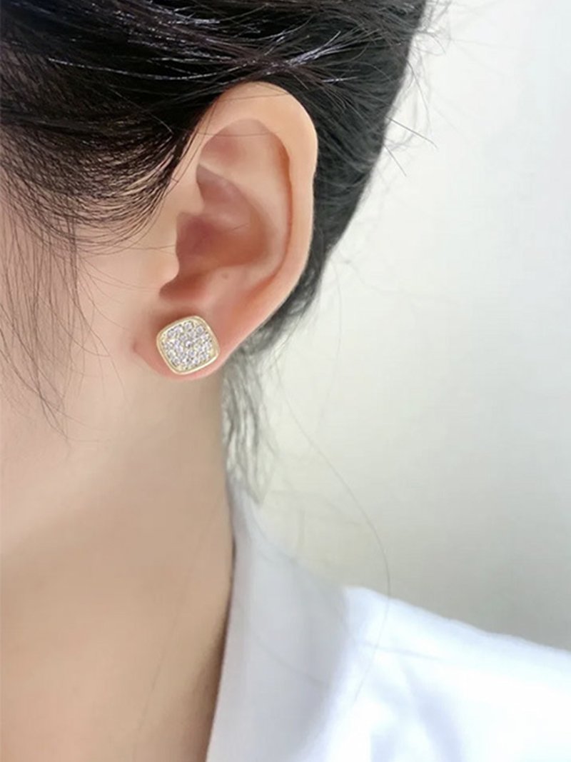 ジルコニア&オニキス風マグネットピアス スレンダー アクセサリー・腕時計 ピアス ゴールド