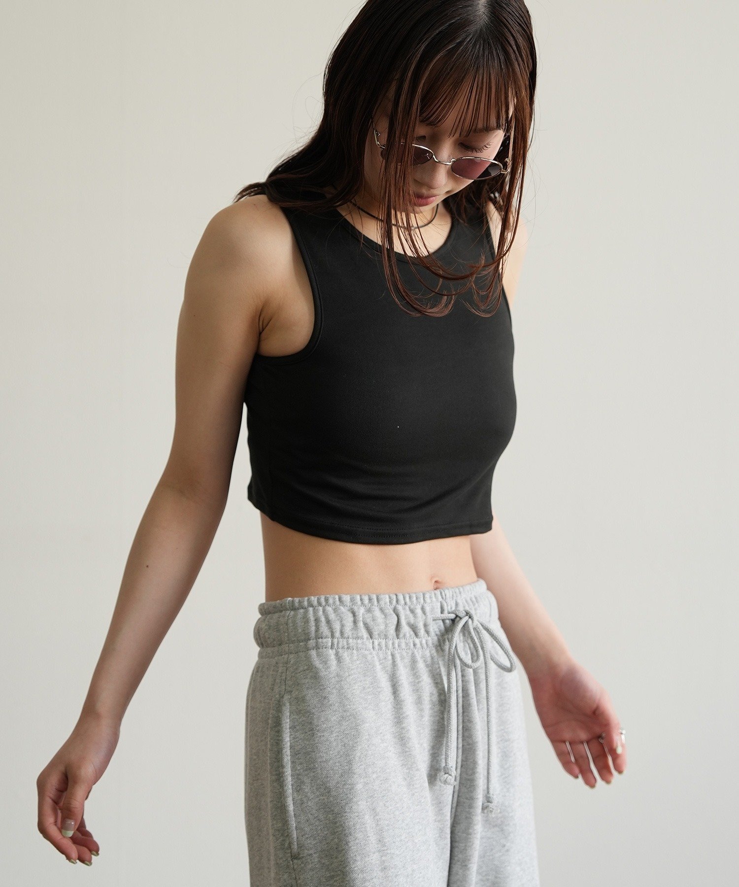 Kotoe クロップド ミニタンクトップ アウトフィッターラボ トップス ノースリーブ・タンクトップ ブラック ベージュ ネイビー ホワイト