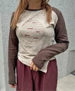 【SALE/72%OFF】Chiina Chiina/(W)アシンメトリー フロントロゴ ラグランショート丈ロンT チェルカ トップス カットソー・Tシャツ ブラウン ホワイト レッド