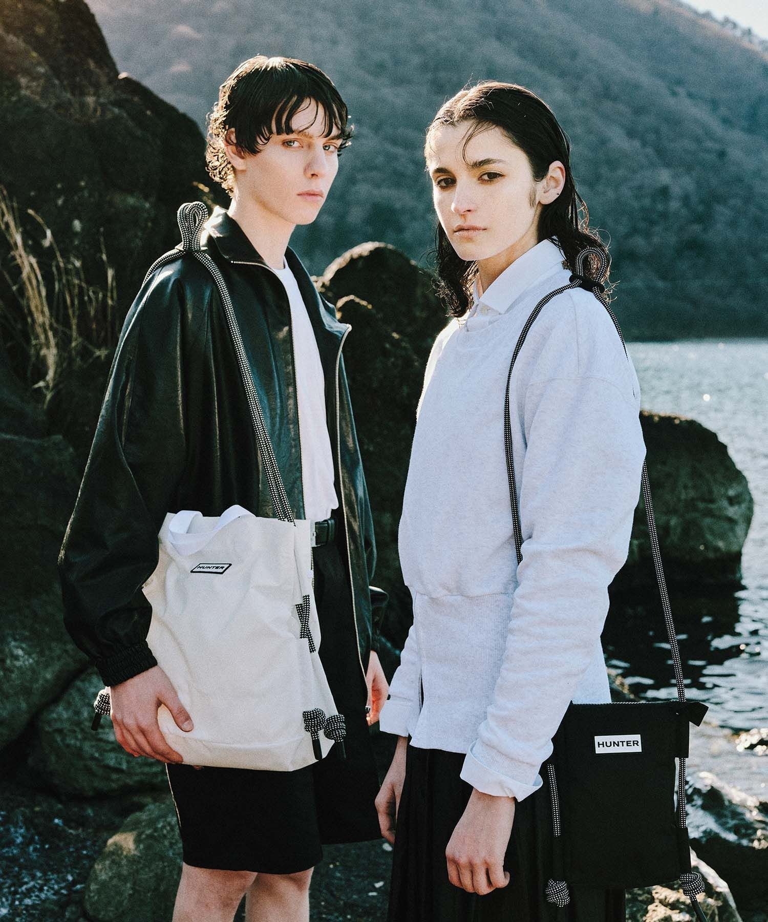 ADAM ET ROPE' FEMME 【HUNTER for ADAM ET ROPE'】別注トラベルフォンポーチ アダムエロペ バッグ ショルダーバッグ ブラック ホワイト【送料無料】