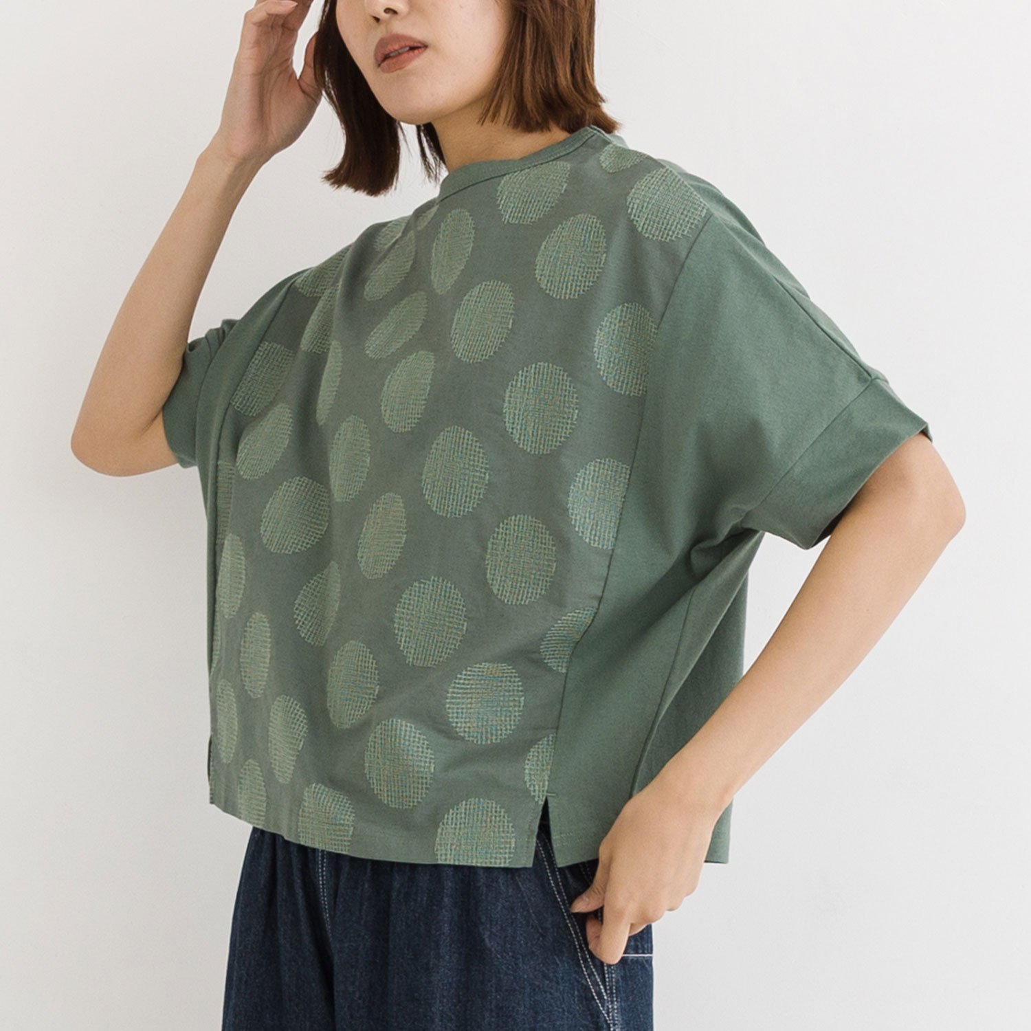 kermu ひんやり 接触冷感 ラフィー天竺 異素材コンビドット柄刺しゅうTシャツ ケルム トップス カットソー・Tシャツ グリーン グレー ホワイト