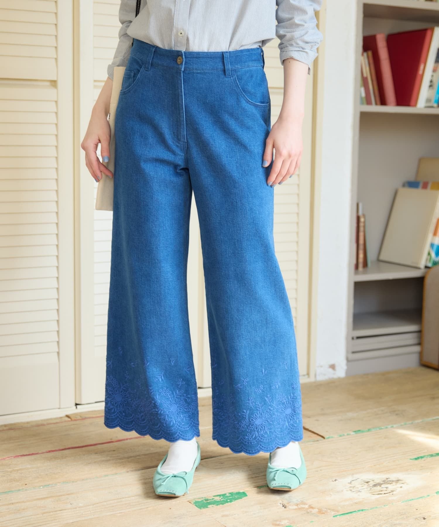 CARA O CRUZ 【ストレッチ】スカラップ刺繍のデニムパンツ キャラ・オ・クルス パンツ ジーンズ・デニムパンツ ブルー