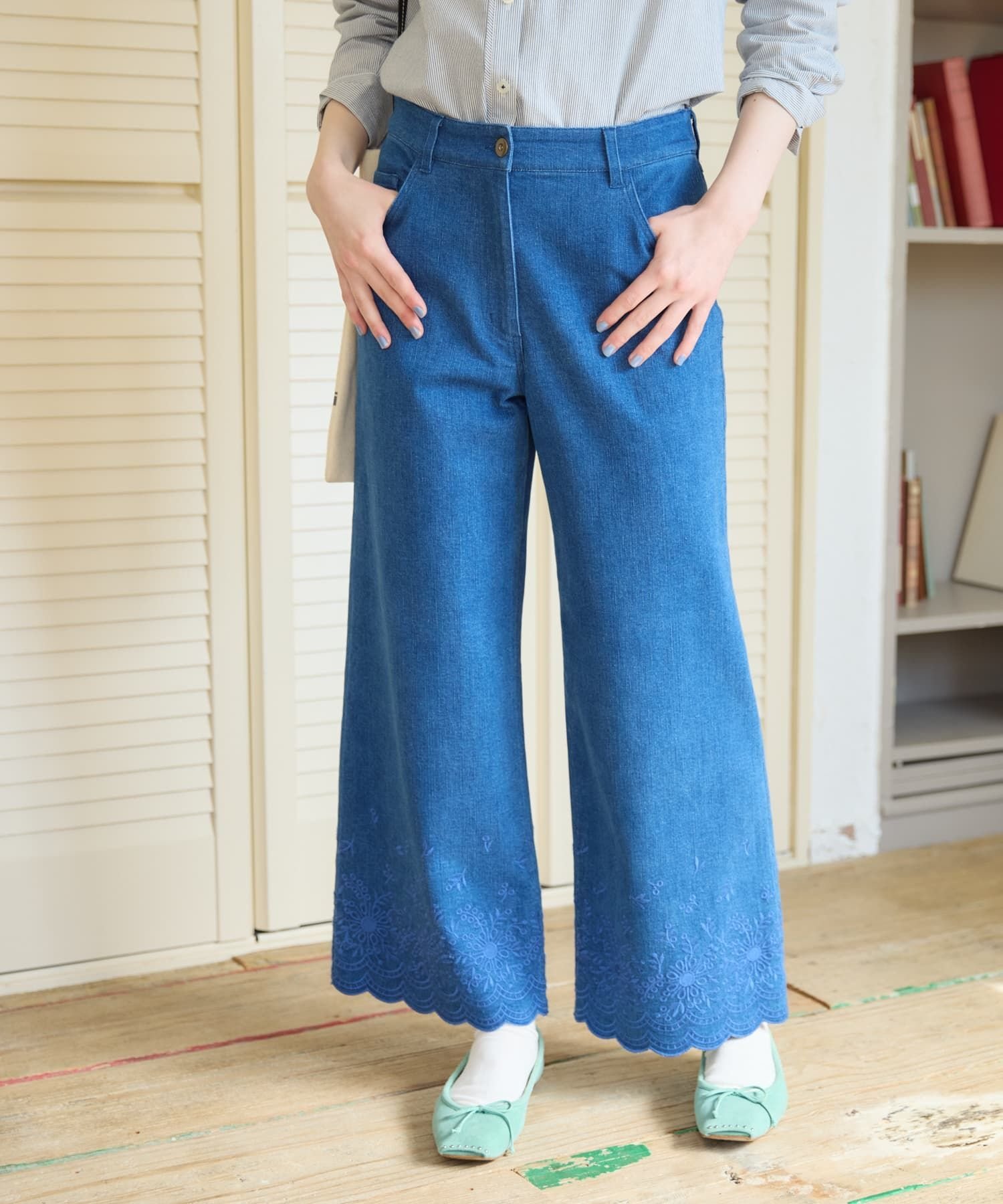 CARA O CRUZ 【ストレッチ】スカラップ刺繍のデニムパンツ キャラ・オ・クルス パンツ ジーンズ・デニムパンツ ブルー