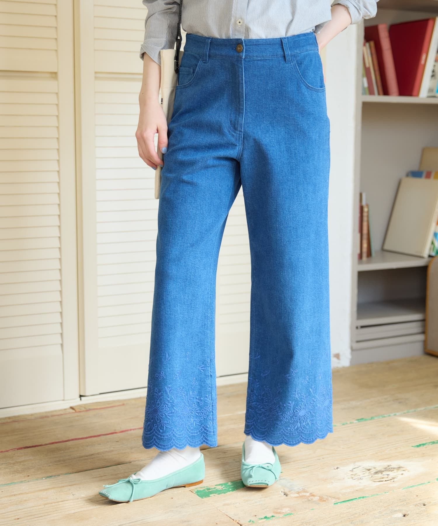 CARA O CRUZ 【ストレッチ】スカラップ刺繍のデニムパンツ キャラ・オ・クルス パンツ ジーンズ・デニムパンツ ブルー