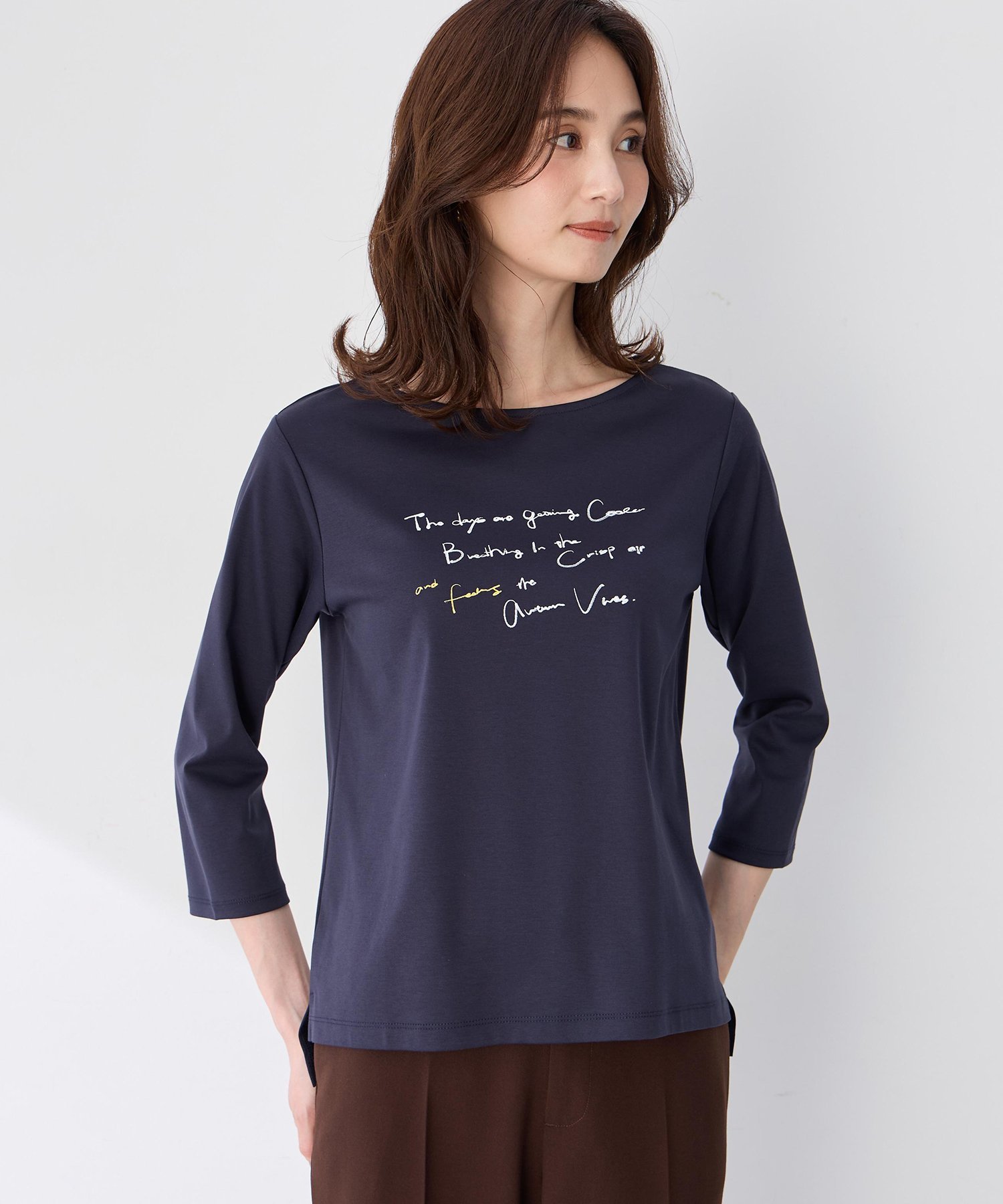 【藤井桜子さんコラボ】メッセージプリントプリント7分袖Tシャツ エーシーデザインバイアルファキュービック トップス カットソー・Tシャツ ネイビー