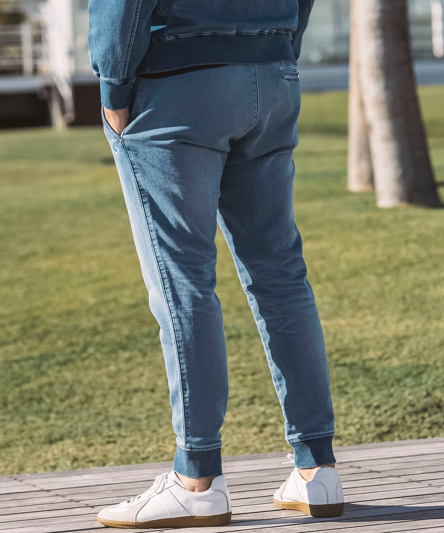 LUXEAKMPLUS LUXEAKMPLUS リュクスエイケイエムプラス インディゴサルエルジョガーパンツ シフォン パンツ その他のパンツ ネイビー【送料無料】