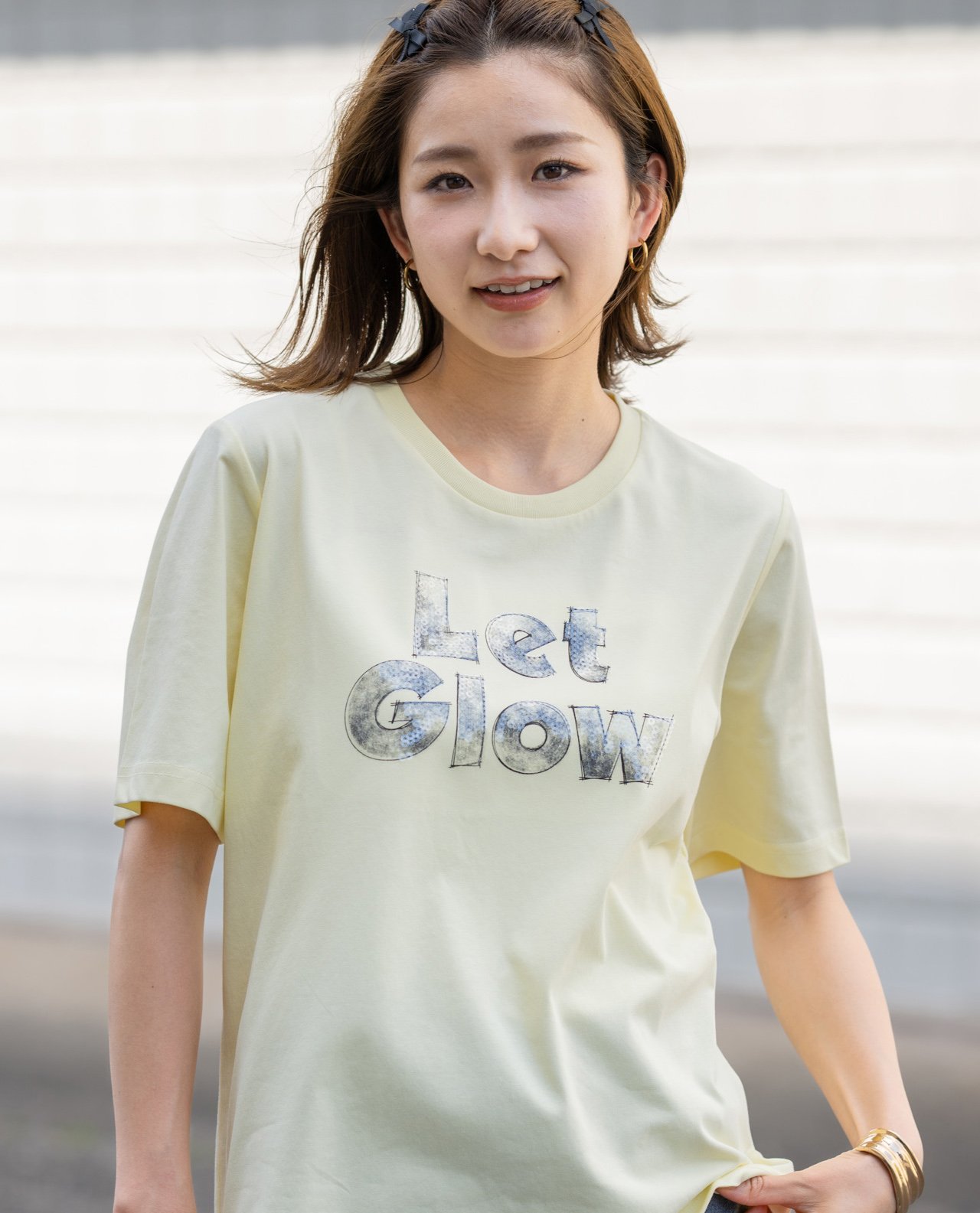 YEVS 掠れPT×スパンコールロゴTシャツ【多機能素材】 イーブス トップス カットソー・Tシャツ イエロー ブラック ホワイト