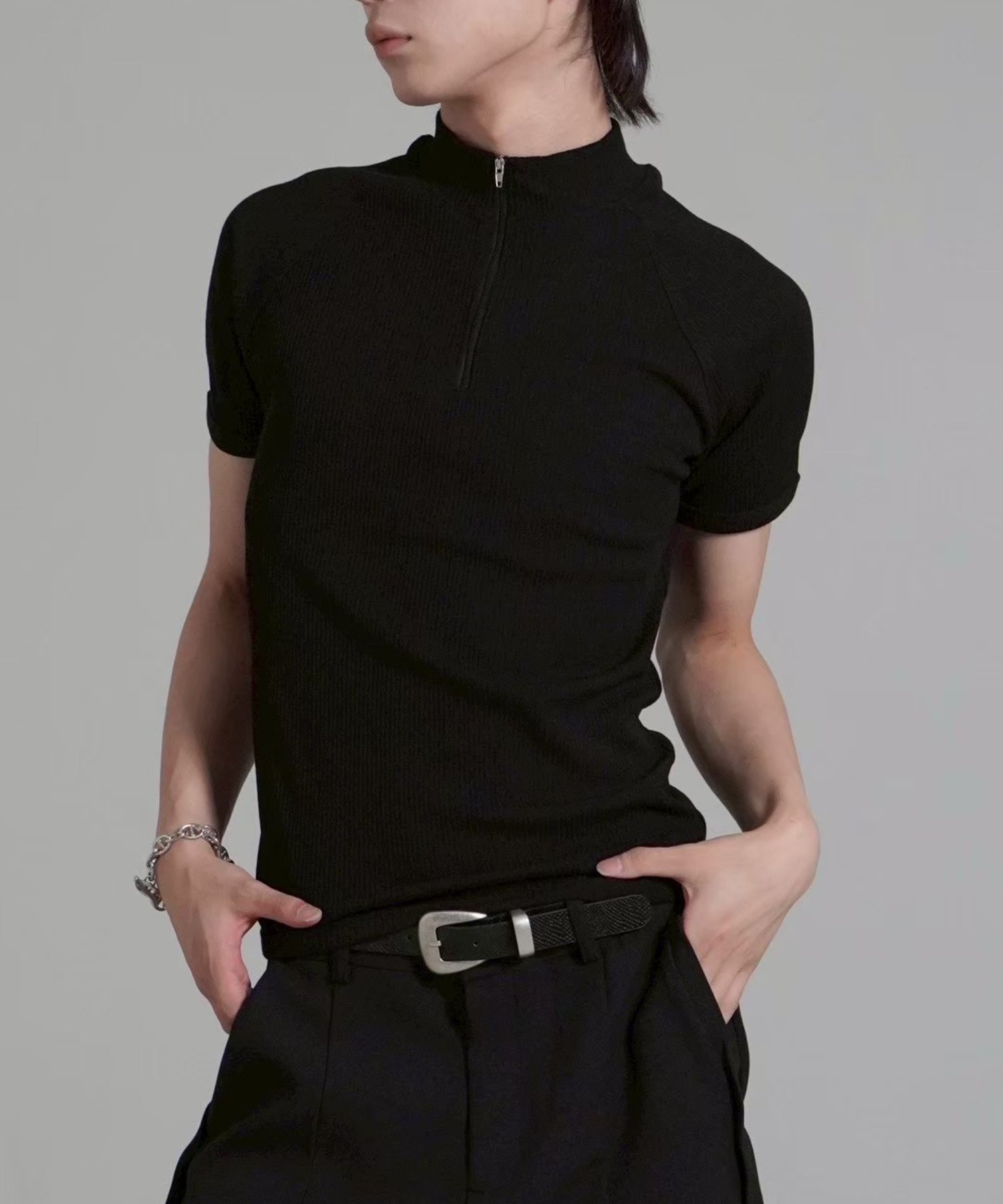 Chikashitsu + 【Chikashitsu +】mockneck zip half sleeve t-shirt / ハーフジップ ネバーマインドザエックスユー／チカシツプラス トップス カットソー・Tシャツ ネイビー ブラック グレー【送料無料】